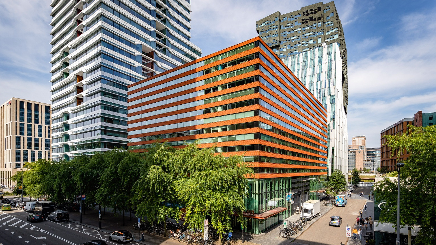 Het FOZ-gebouw op de Zuidas in Amsterdam