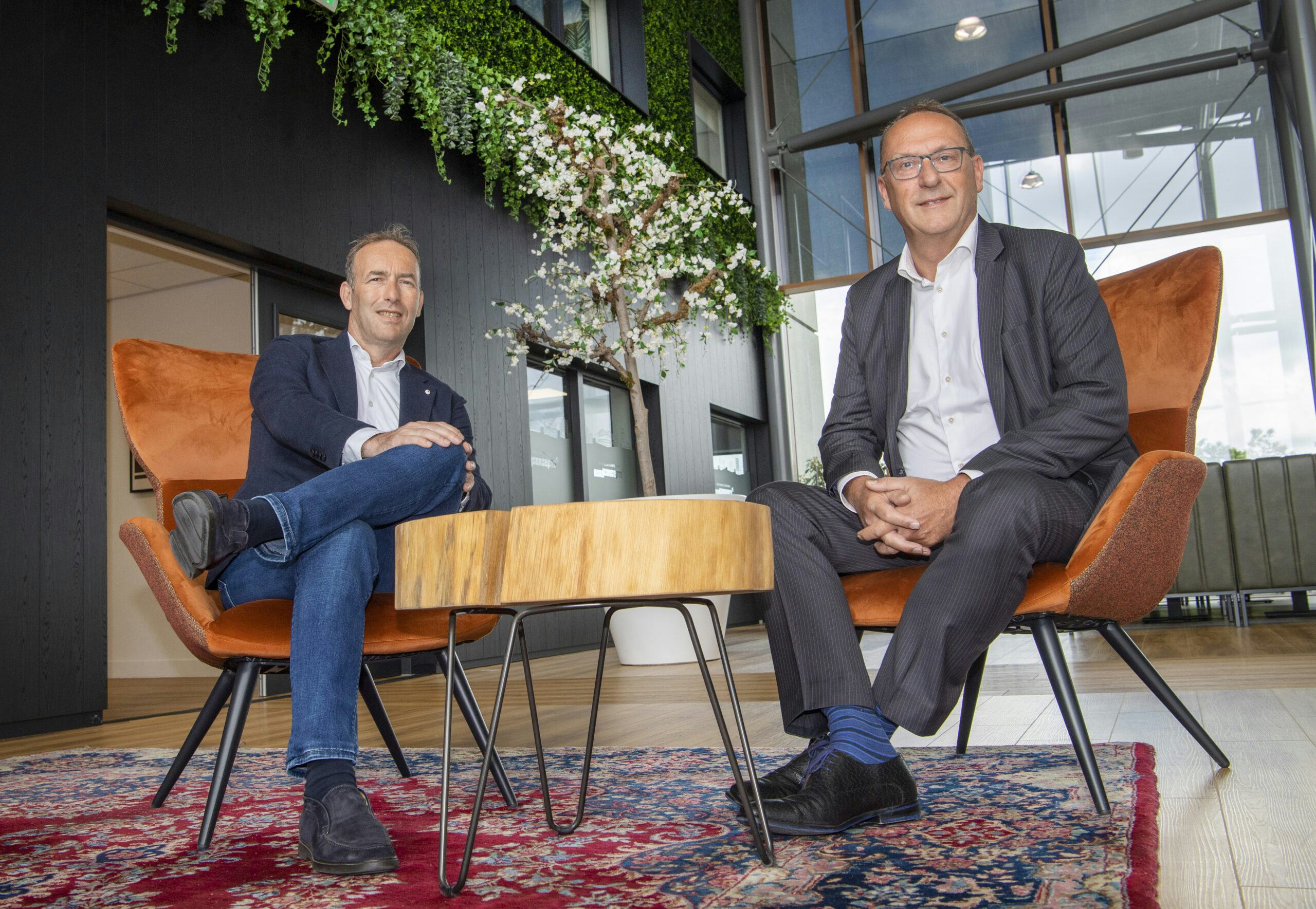 Projectleider Robert Kreeft (links) en Marcel Westerbeke, Segment Lead Business Multitenant bij Compass Group.