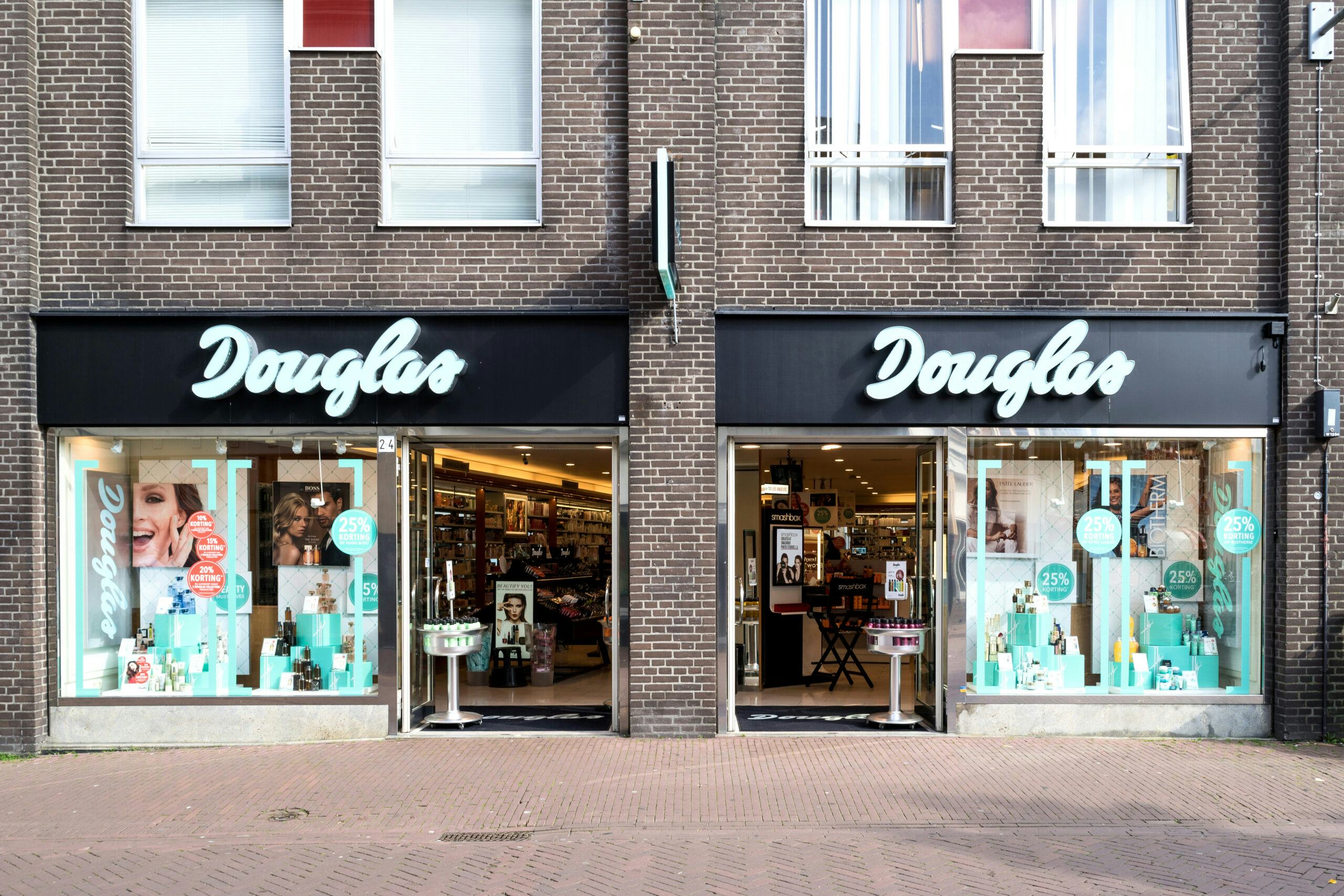 Vollere winkelstraten stuwen omzet parfumketen Douglas