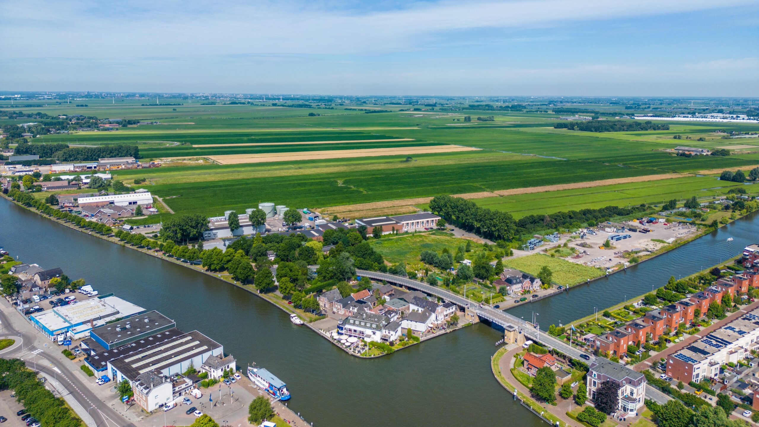 Luchtfoto van de Gnephoekpolder in Alphen aan den Rijn. Foto: ANP / Hollandse Hoogte / Josh Walet