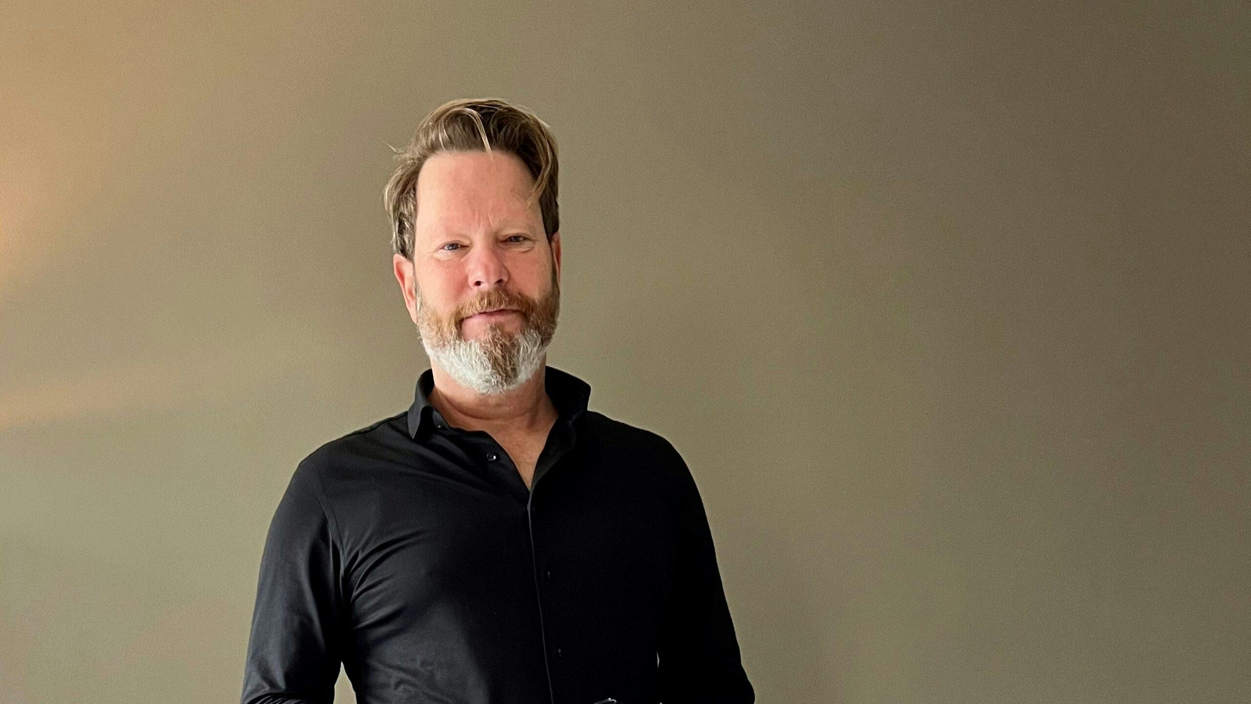 Raymond Post heeft 110 adressen in Rotterdam en Amsterdam.