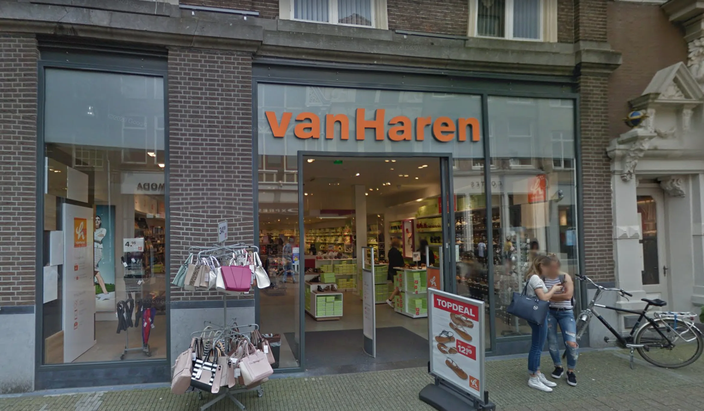 Van Haren verwerft drie winkels in Zwolle