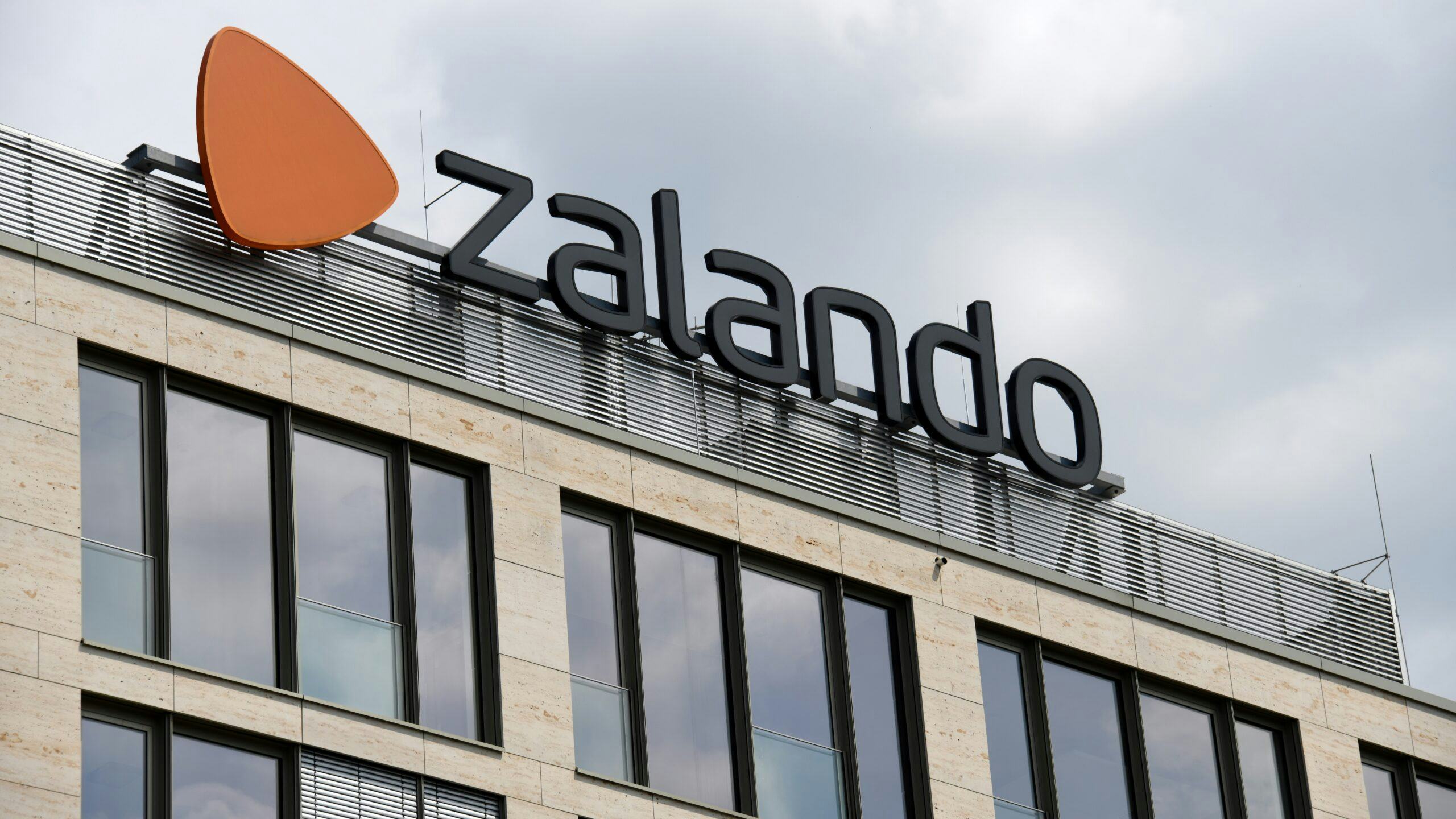 Webwinkel Zalando genoodzaakt banen te schrappen