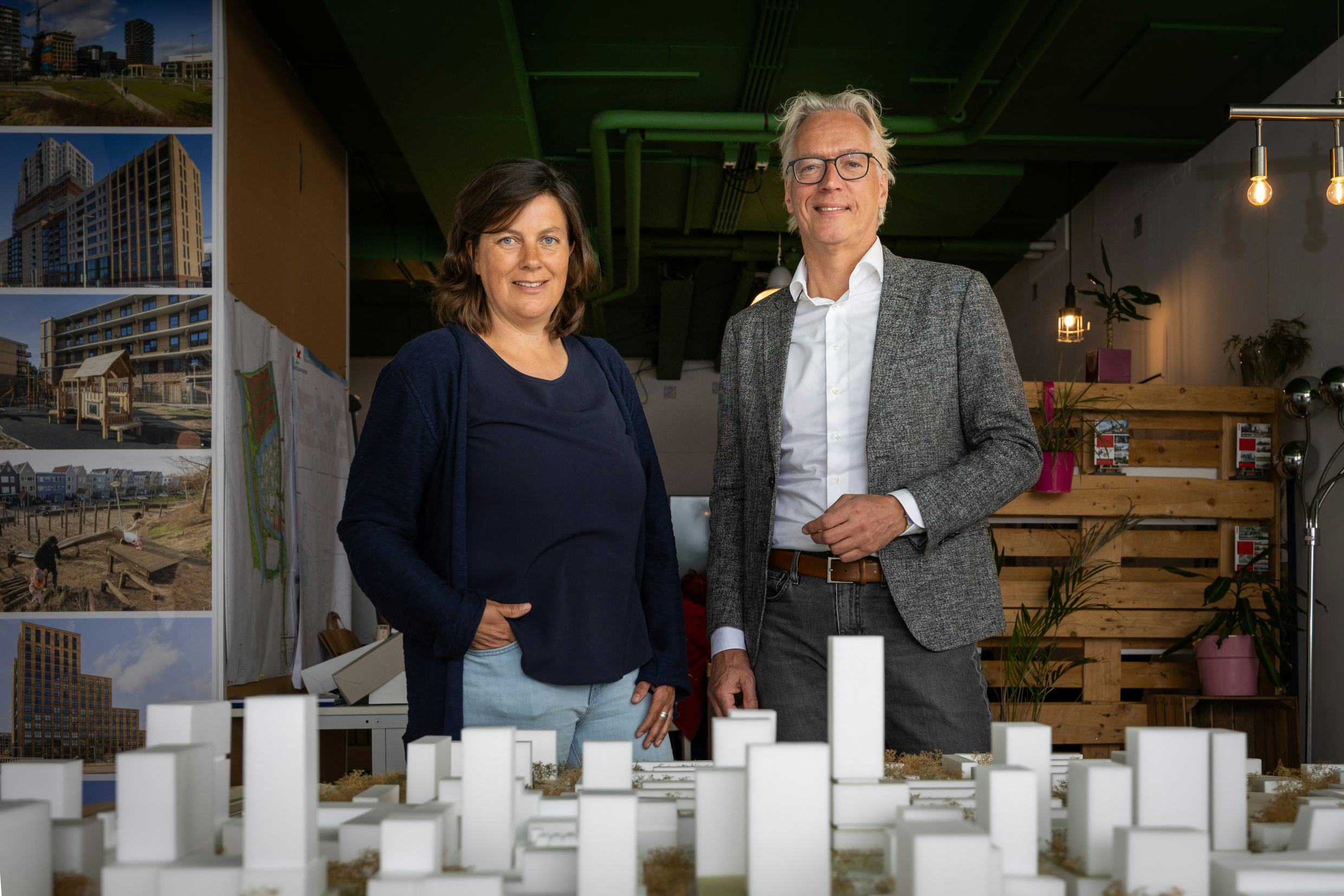 Stedenbouwkundige Martijntje Stam en architect Jos van Eldonk. Foto: Dutch Photo Agency / Diederik van der Laan