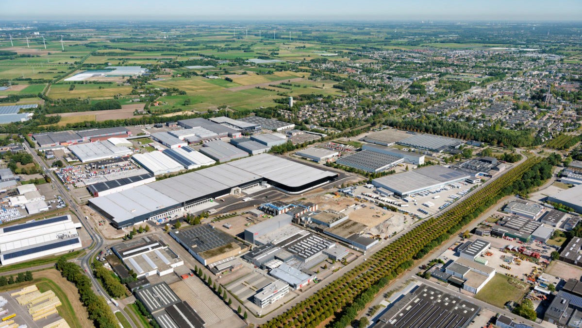 Etten Leur, bedrijventerrein Vosdonk Noord werd in 1951 aangelegd als een van de eerste regionale bedrijventerreinen,  een premie regeling zorgde ervoor dat het terrein in 1954 reeds vol was. ©  21 sept  2019 Aerophoto-Schiphol Luchtfotografie  