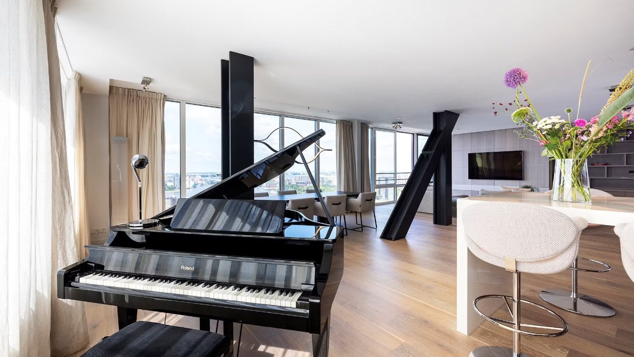 Dit appartement in complex Montevideo in Rotterdam is onlangs verhuurd voor 4.500 euro per maand. 