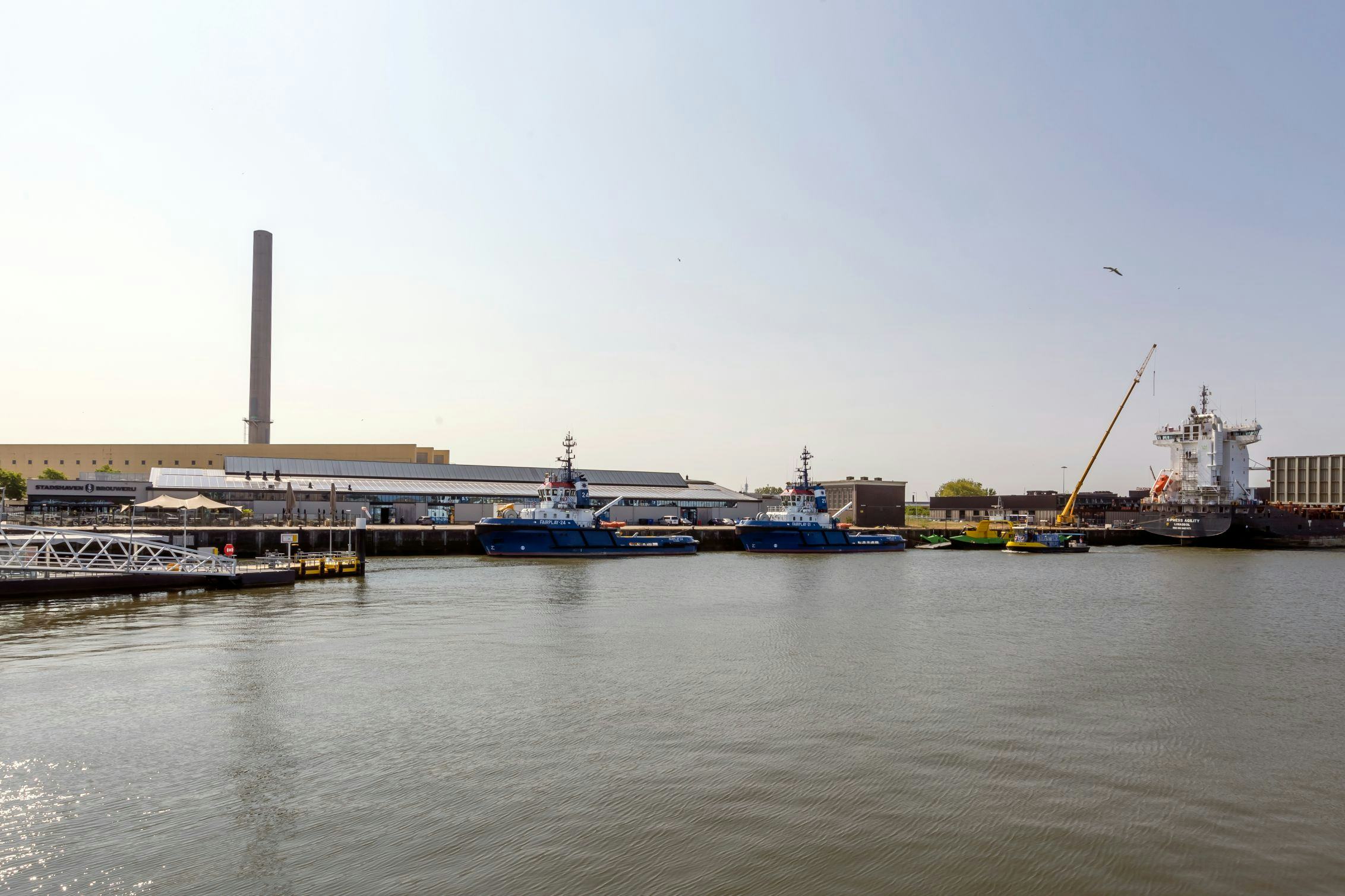 De Merwehaven met de kade van De Werkplaats en de Stadshaven Brouwerij. Foto: Dennis Wisse / Fotobureau Roel Dijkstra.