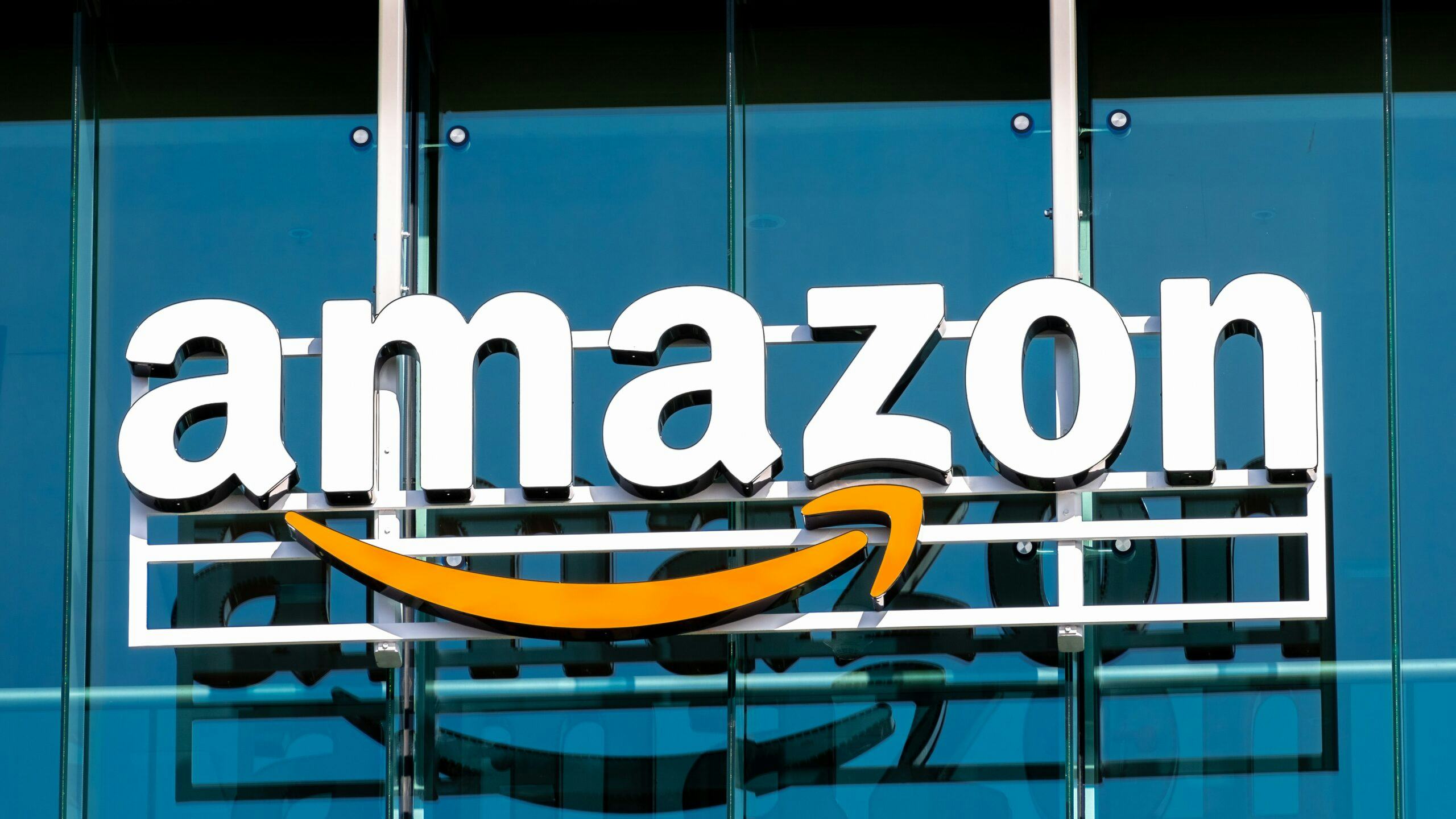 Amazon komt nu ook fysiek naar Nederland: 'Op zoek naar mega-distributiecentrum'