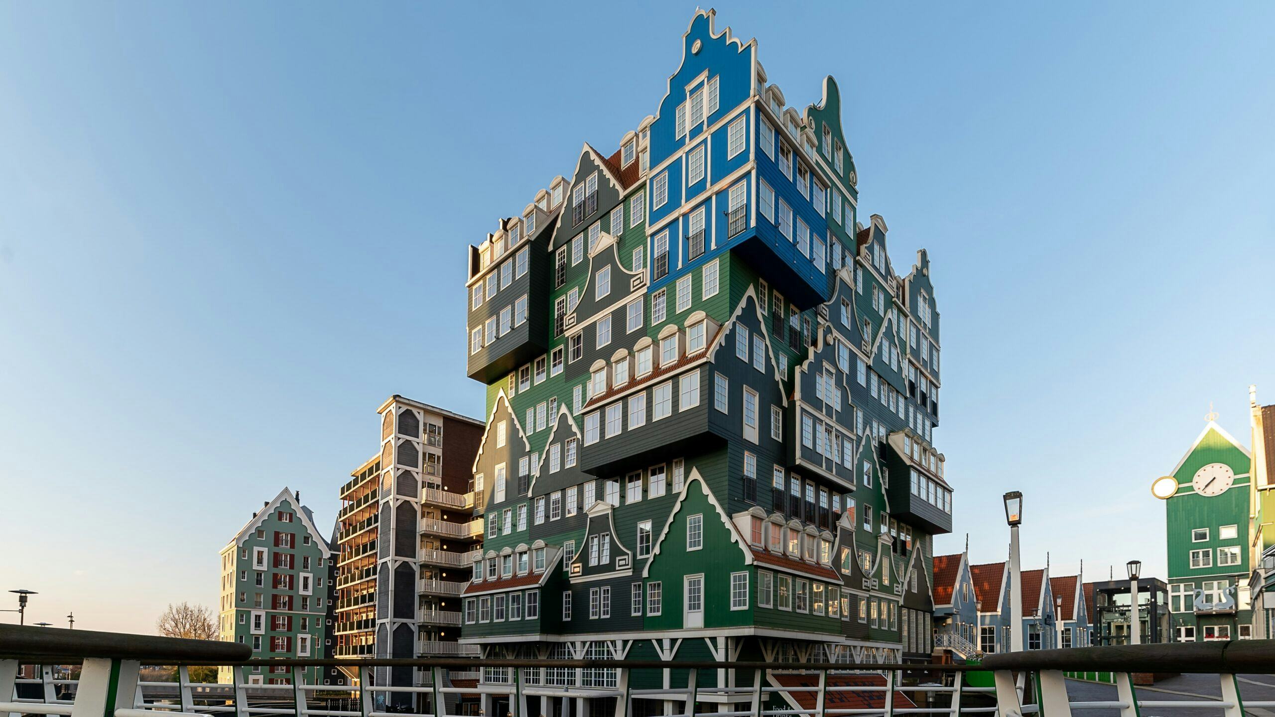 Soeters ontwierp onder meer het stationsgebied en stadhuis van Zaandam.