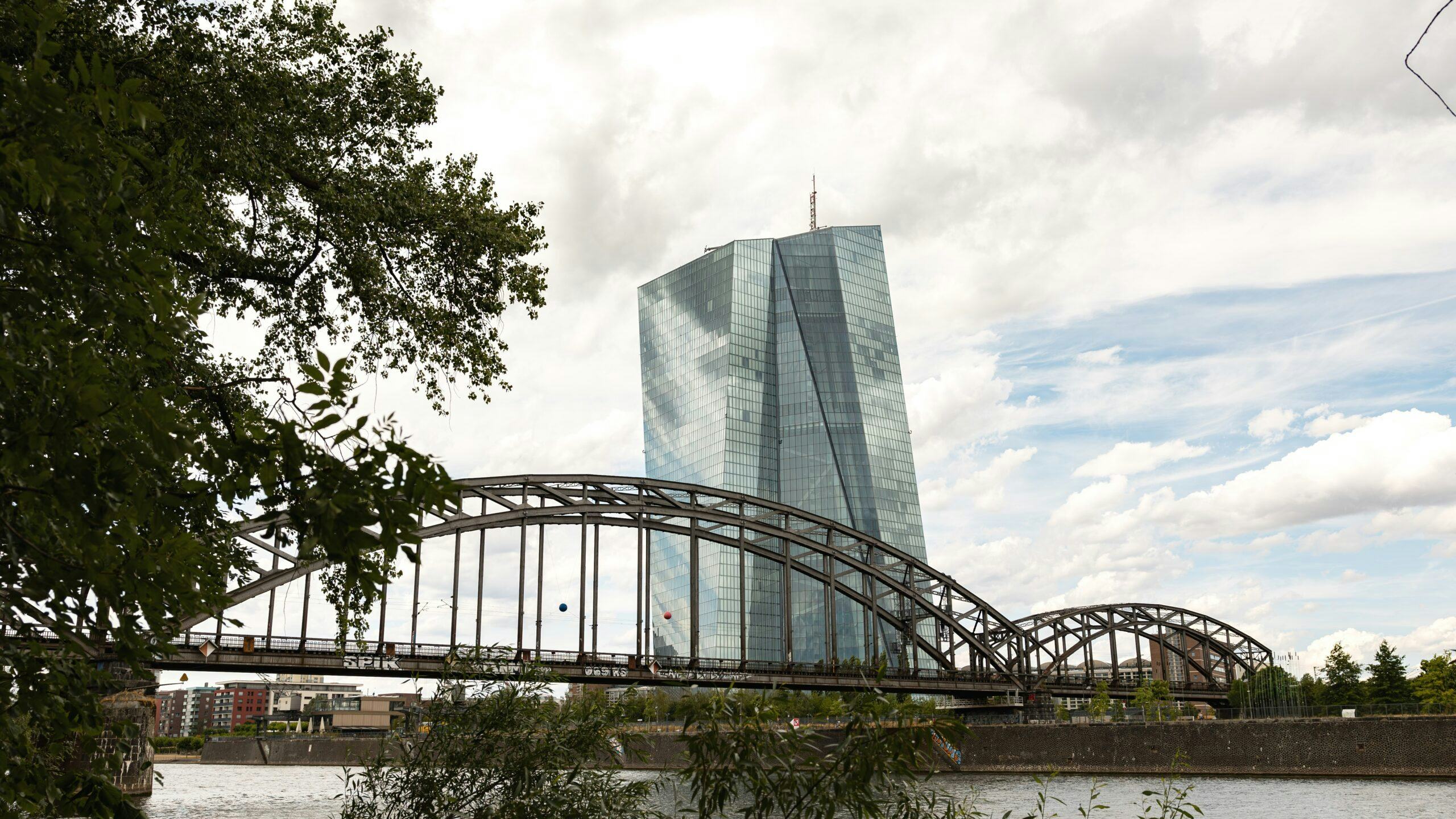 ECB laat rente ongemoeid, eerste pauze na recordreeks verhogingen
