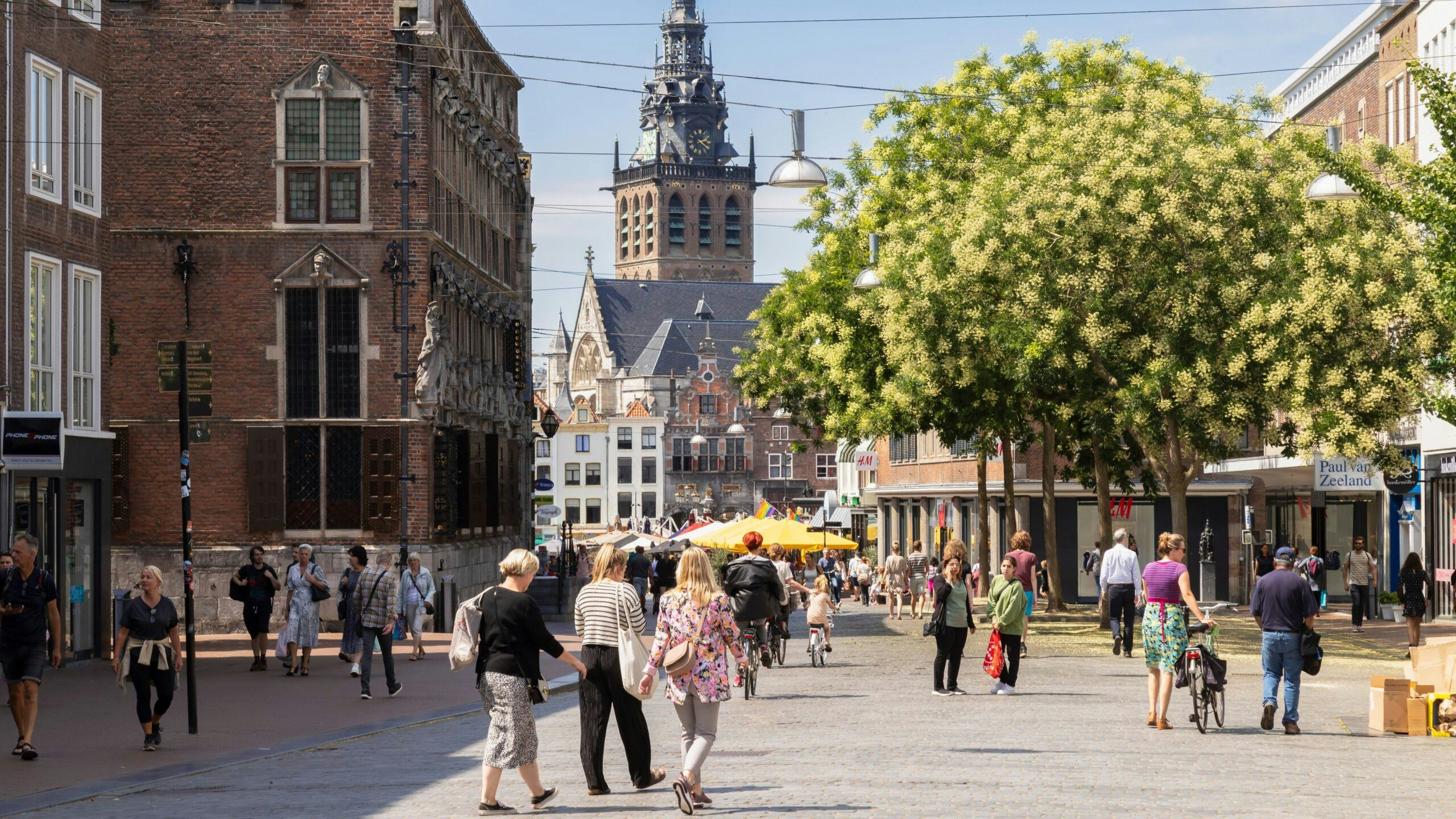 Nijmegen wil auto's gaan inperken. Bron: Shutterstock