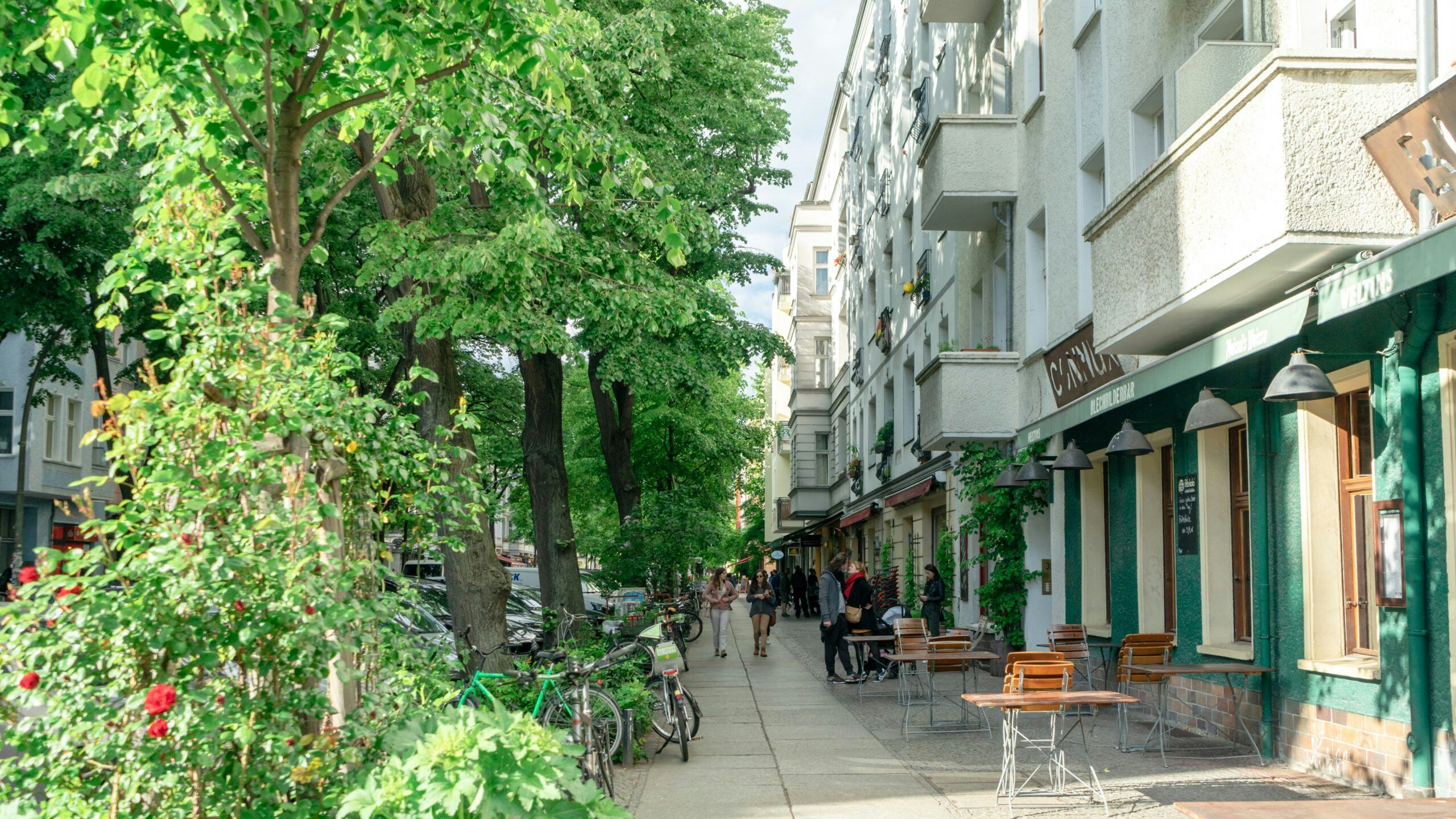 Friedrichshain groeide in dertig jaar tijd uit van een verpauperde Oost-Berlijnse arbeiderswijk naar een van de meest modieuze en populaire  buurten van Berlijn. 