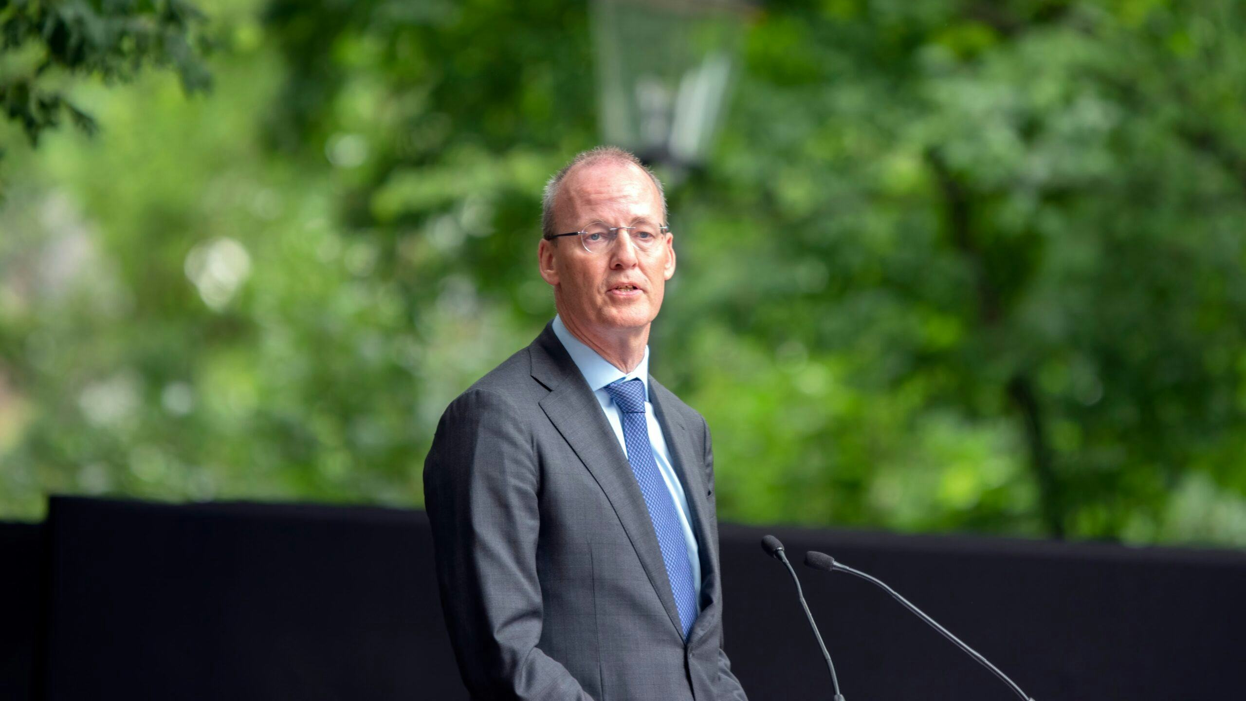 ECB-bankier Klaas Knot: 'Loongroei moet eerst dalen voordat rente omlaag kan'