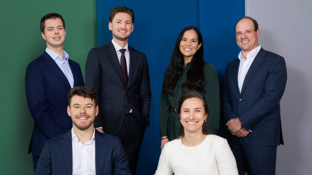 Staand vlnr: Koen Brackel, Wouter Gootjes, Nicole Soliana en Remco Bӓcker. Zittend vlnr: David van Groen en Annemarie Janssens