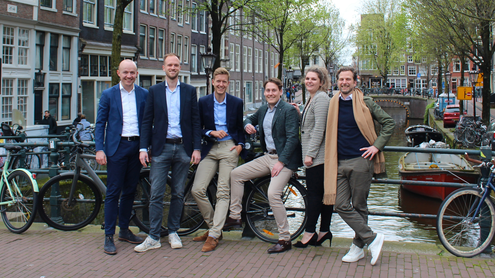 V.l.n.r.: Harm van der Weiden (voorzitter), Bob Poot (algemeen bestuurslid), Brian Tool (secretaris), Maikel Aarts (bestuurslid activiteiten), Kirsten de Goede (penningmeester) en Andreas Lambrinos (bestuurslid activiteiten).  