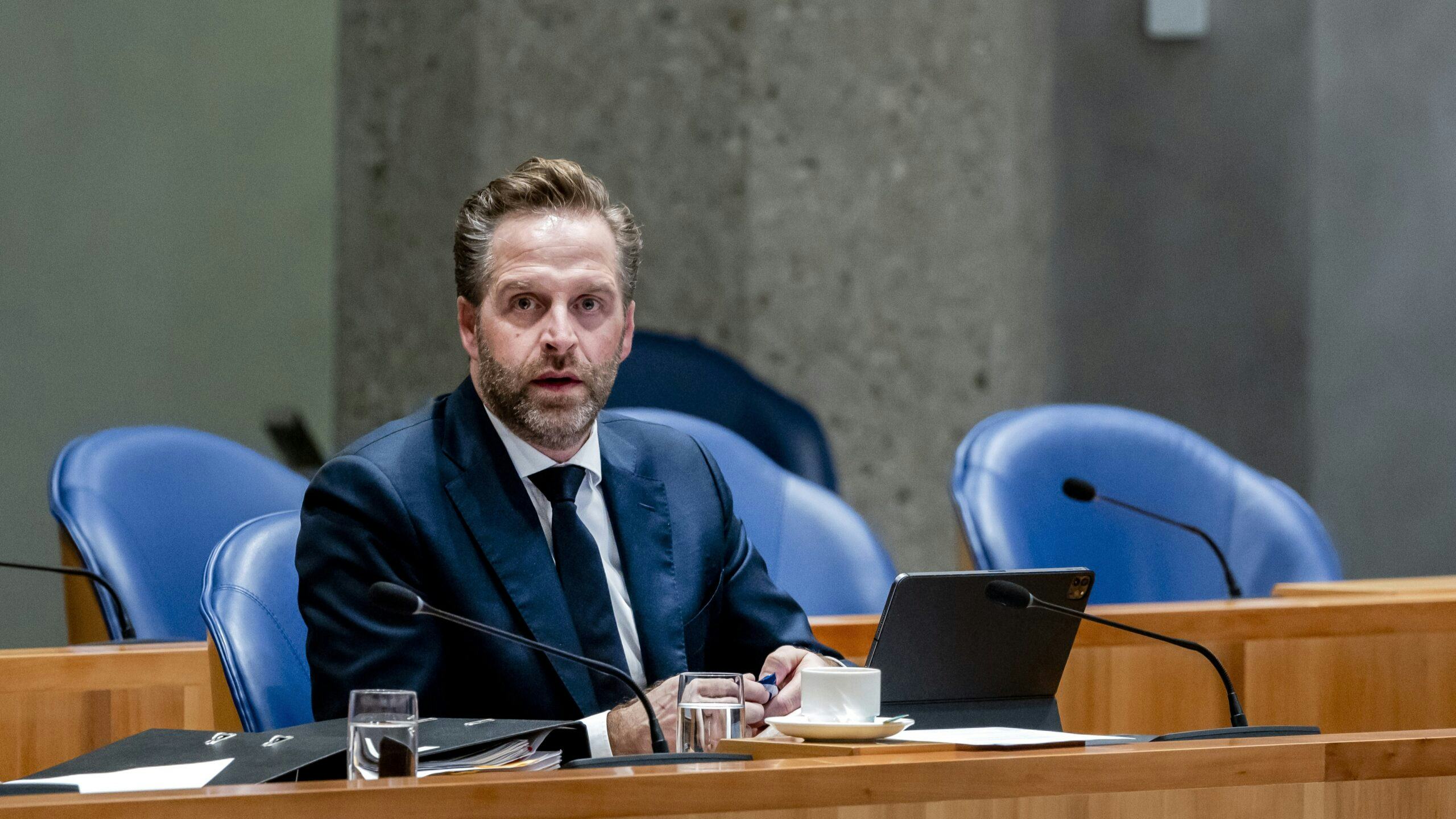 Demissionair minister Hugo de Jonge in de Tweede Kamer tijdens een debat over de Wet betaalbare huur. Foto: ANP / Remko de Waal