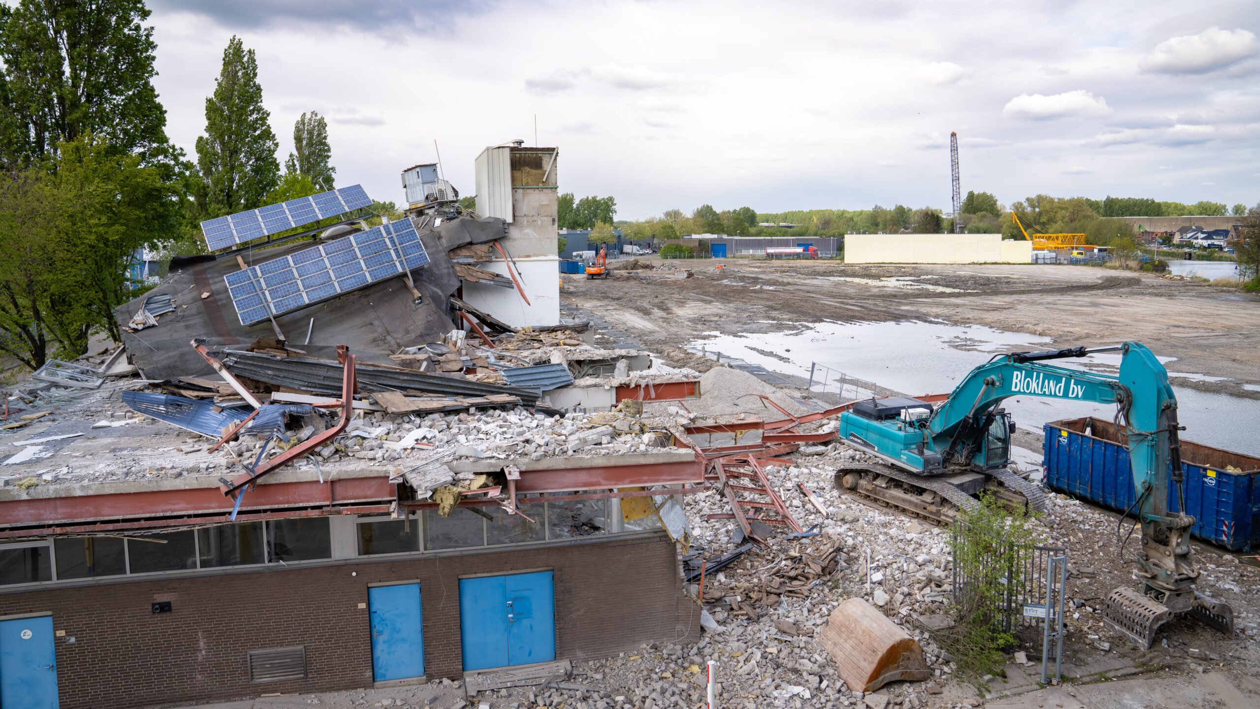 In het SchieDistrict wordt volop gesloopt, verbouwd en verhuisd. Er lopen inmiddels meer dan honderd verschillende projecten tegelijk. Foto: Vincent van Dordrecht