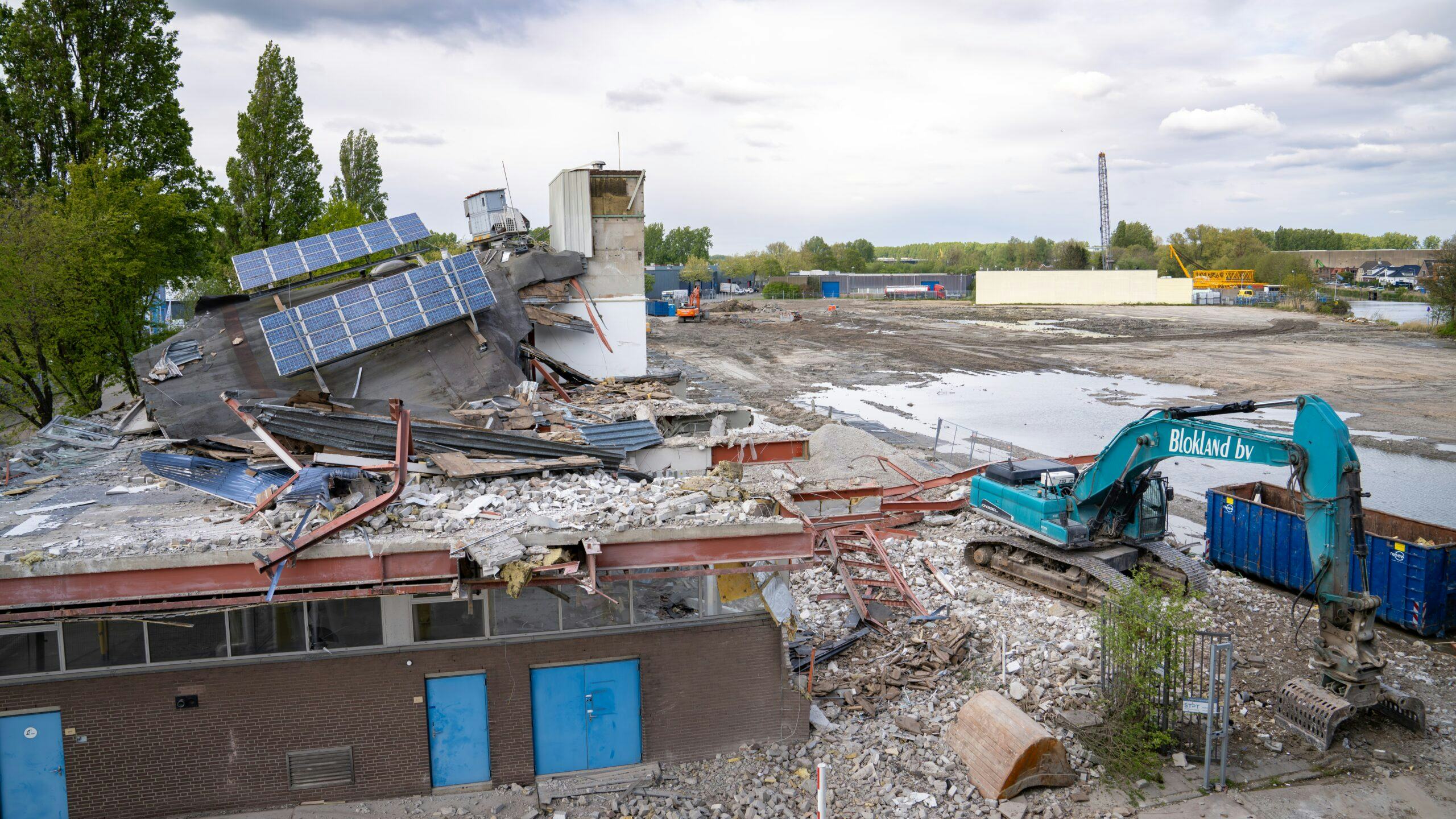 In het SchieDistrict wordt volop gesloopt, verbouwd en verhuisd. Er lopen inmiddels meer dan honderd verschillende projecten tegelijk. Foto: Vincent van Dordrecht