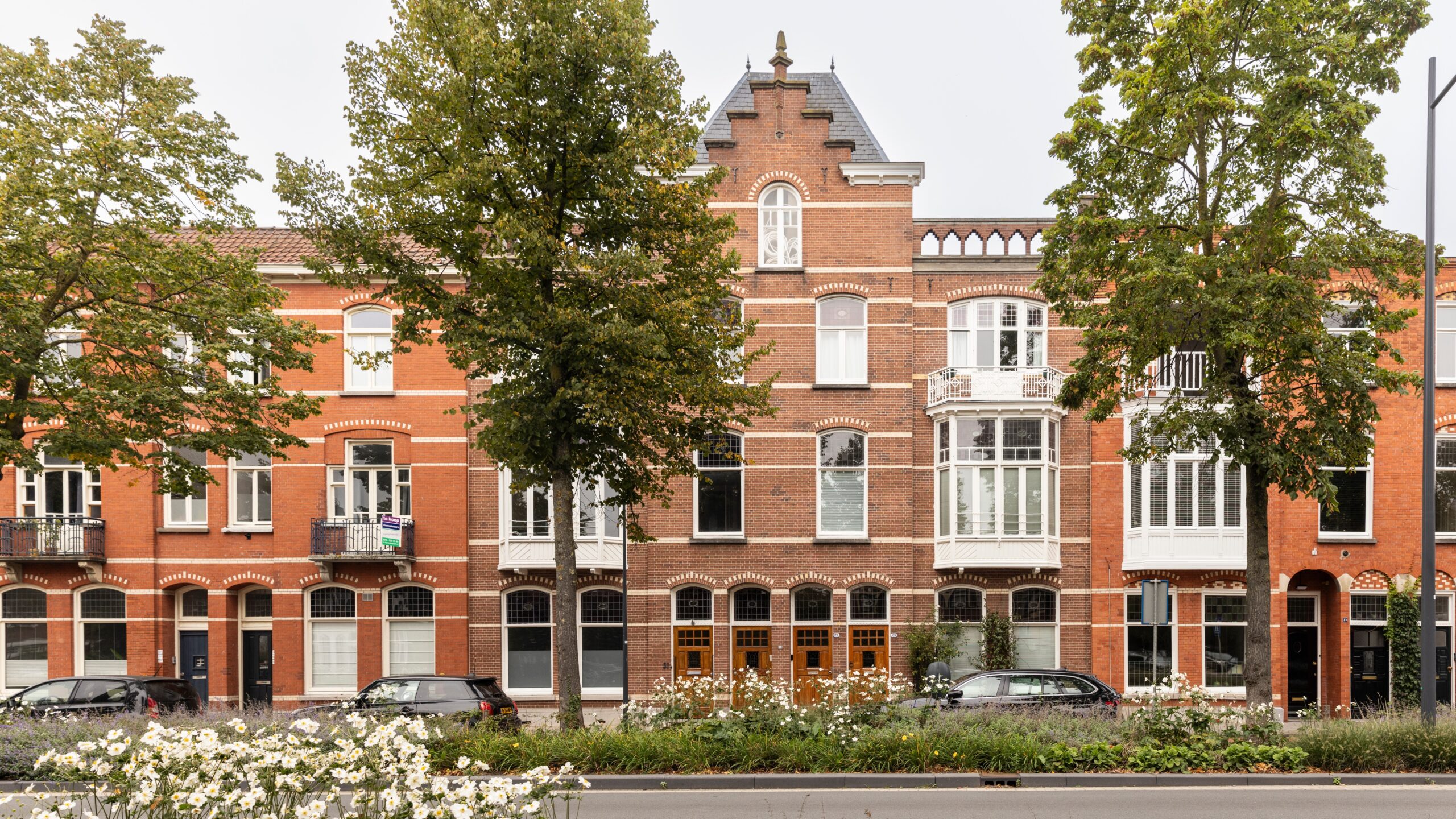 In steden als Breda, Almere, Arnhem en Den Bosch worden vooral woningen uitgepond waarvan de markthuur net boven de maximale middenhuursom van 1.160 euro uitkomt. 