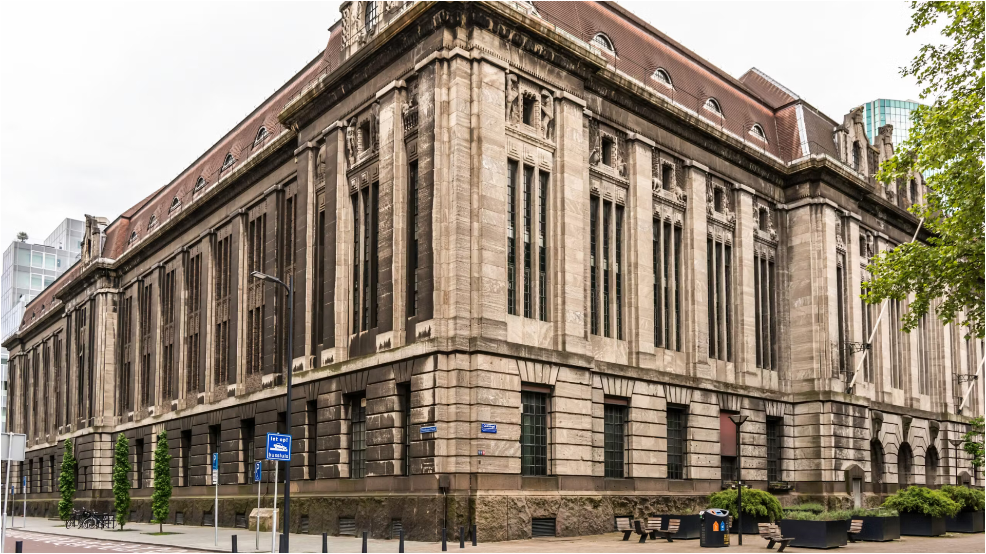 Het historische postkantoor in Rotterdam. Foto: Shutterstock / Lena Maximova