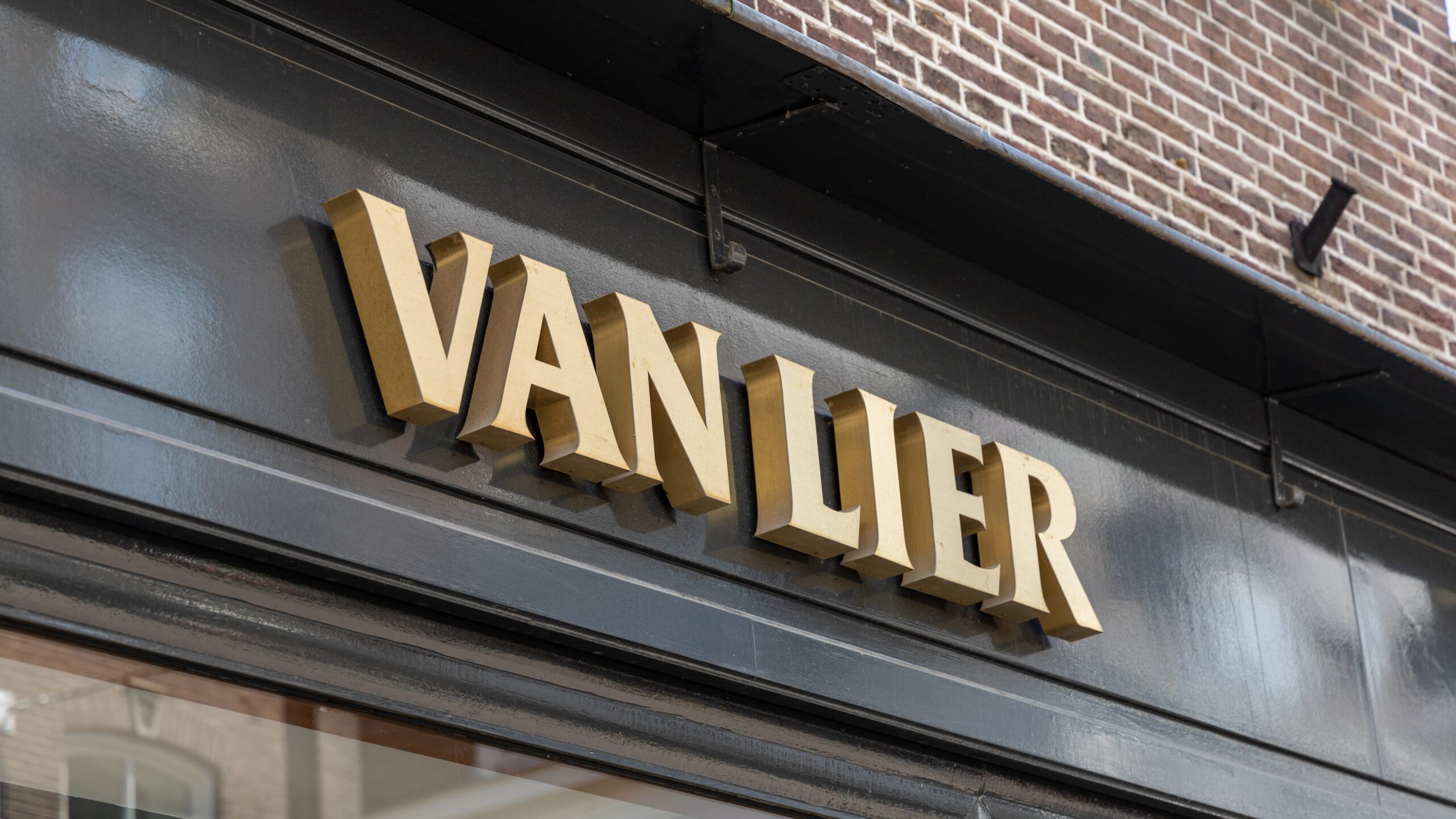 Zeven vestigingen van Van Lier sloten eerder deze maand al de deuren. Beeld: Pixelbiss / Shutterstock.com