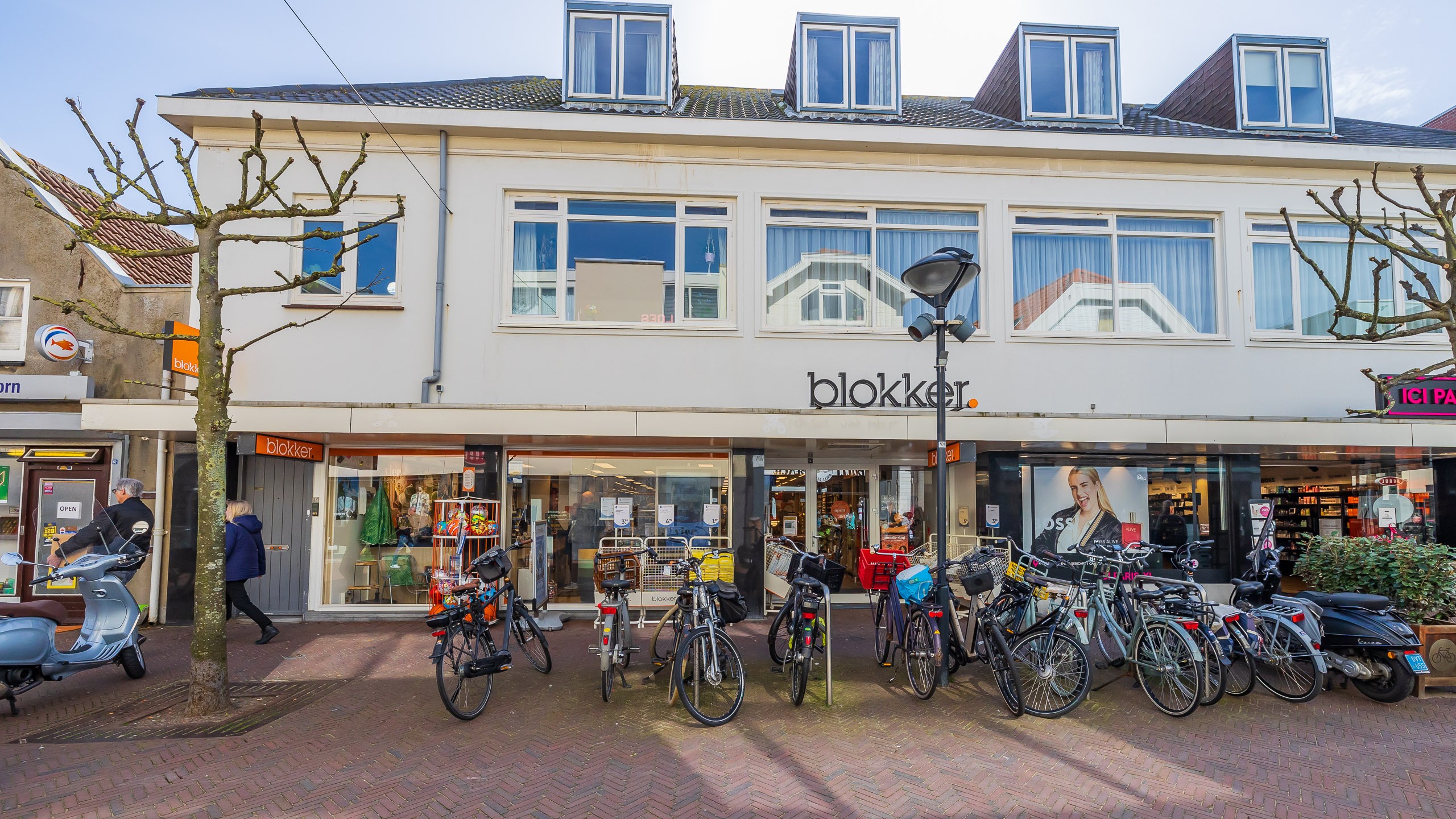 Het voormalig Blokker-pand in Noordwijk.