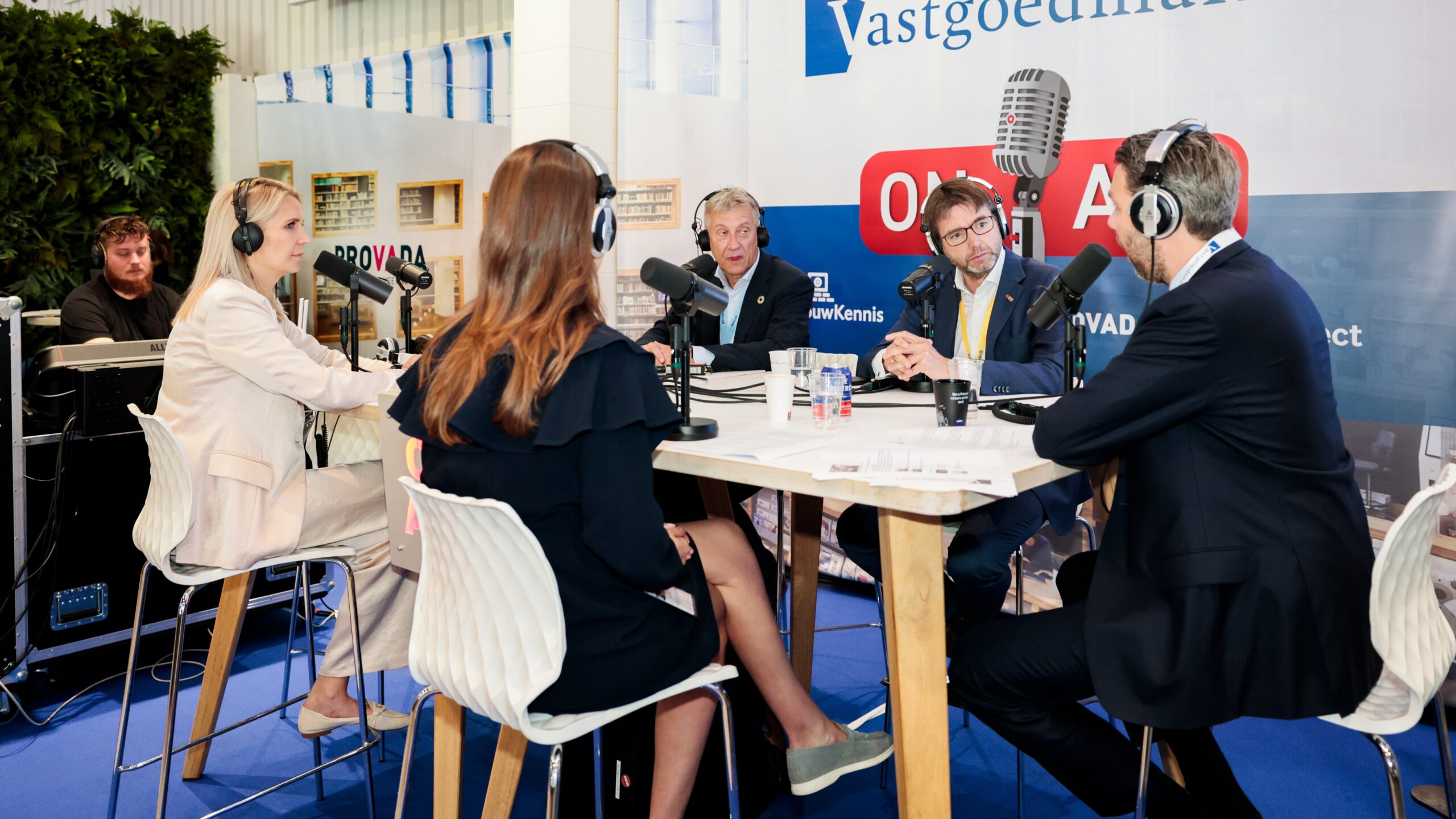 V.l.n.r.: Marieke Mentink, Abigail van de Port, Jaap van der Bijl, Steven van Weyenberg en Servaas van der Laan. Foto: Eyesmile Photography