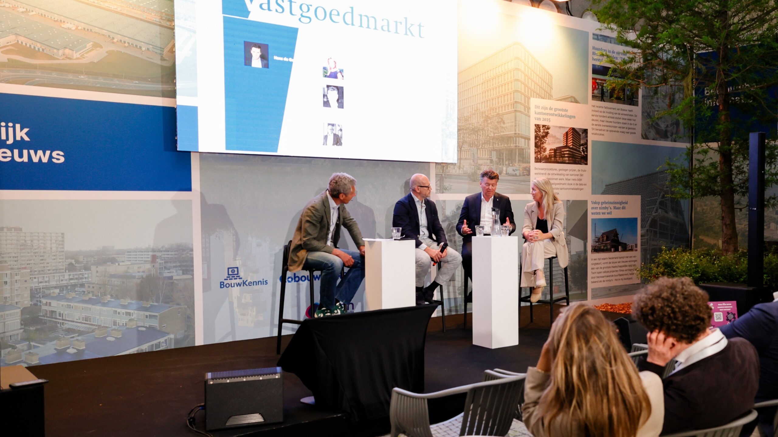 v.l.n.r. RTL Z-beurscommentator Hans de Geus, directeur-aandeelhouder bij 3W real estate Jaco Meuwissen, ceo van Vorm Hans Meurs en directeur Ontwikkeling bij Zadelhoff Martine Gründemann. Foto: Eyesmile Photography