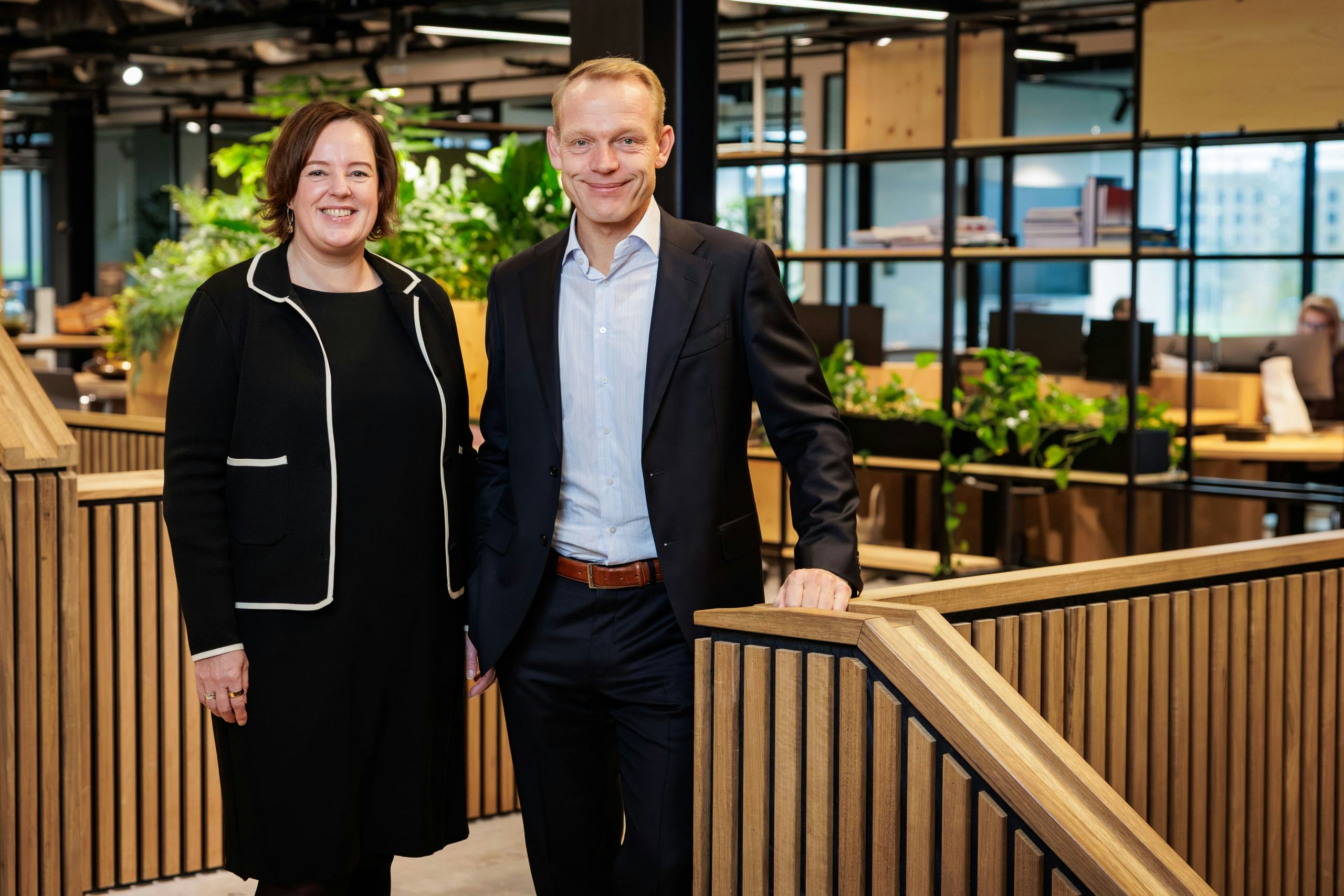 Nicolle Terlouw, directeur Vastgoedontwikkeling bij Dura Vermeer Bouw Zuid West en Peter Klevering, directeur Gebiedsontwikkeling bij Dura Vermeer Divisie Bouw en Vastgoed. 