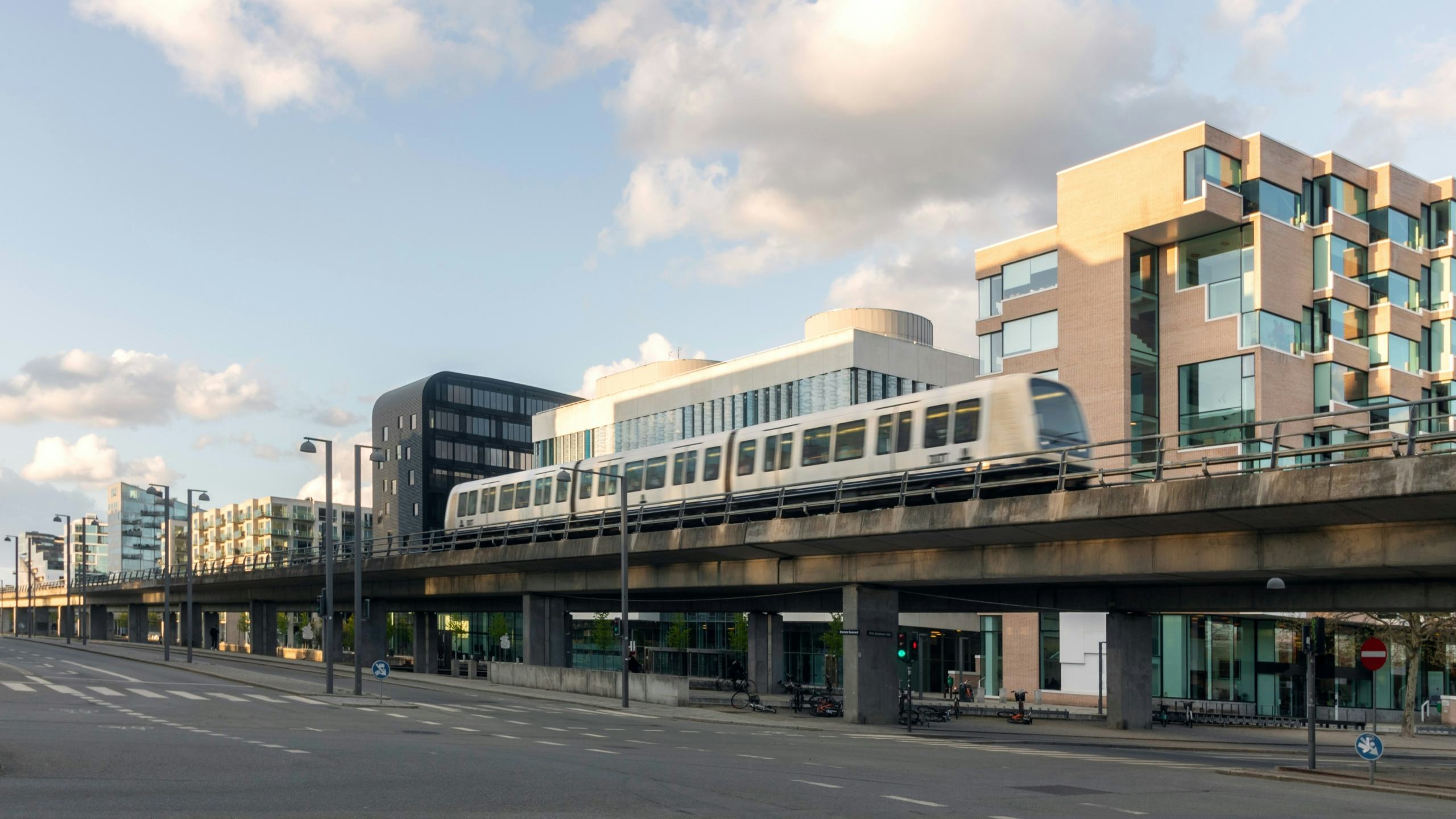 De Kopenhaagse nieuwbouwwijk Ørestad is gebouwd op grond van de gemeente en de staat. De opbrengsten gaan naar de uitbreiding van het metronetwerk. Foto: Borja Santurino / Shutterstock.com