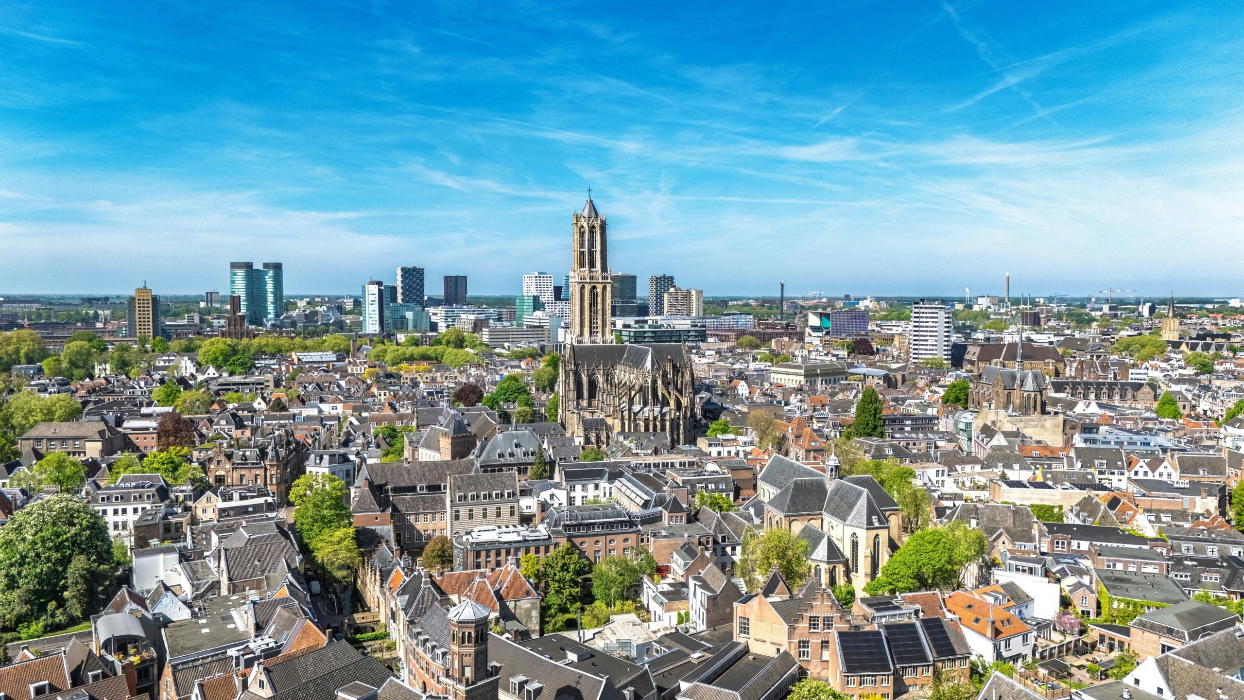 Utrecht kiest bewust voor compacte, middelhoge bouw van zo’n acht tot tien lagen. ‘Dat is hoog genoeg om stedelijk te zijn, maar laag genoeg om beheersbaar te blijven.’ Foto: JaySi / Shutterstock.com