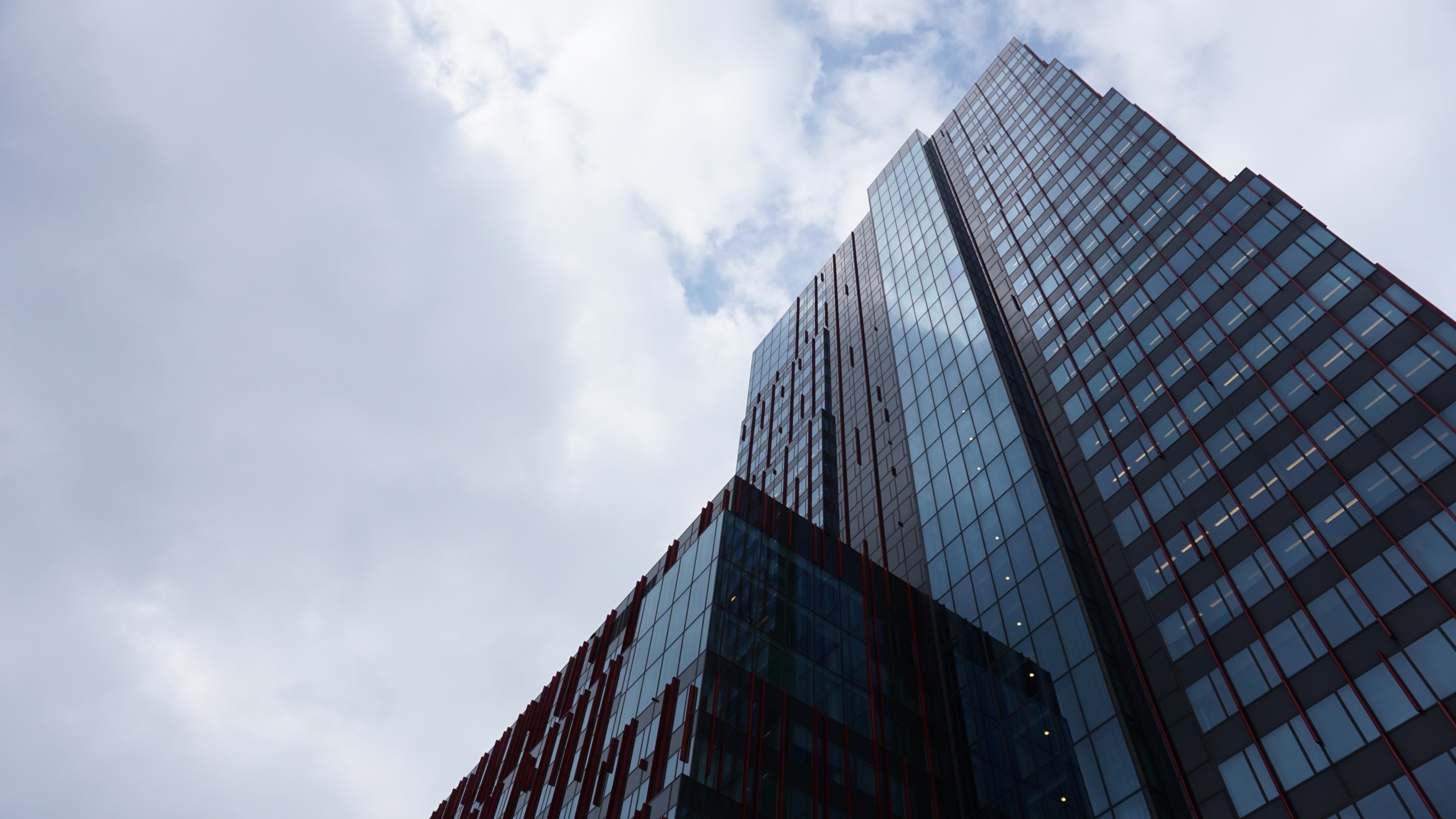 Het WTC Almere werd dit jaar door private investeerder Benkey en een family office gekocht. Foto: Rick van Leeuwen / Shutterstock.com