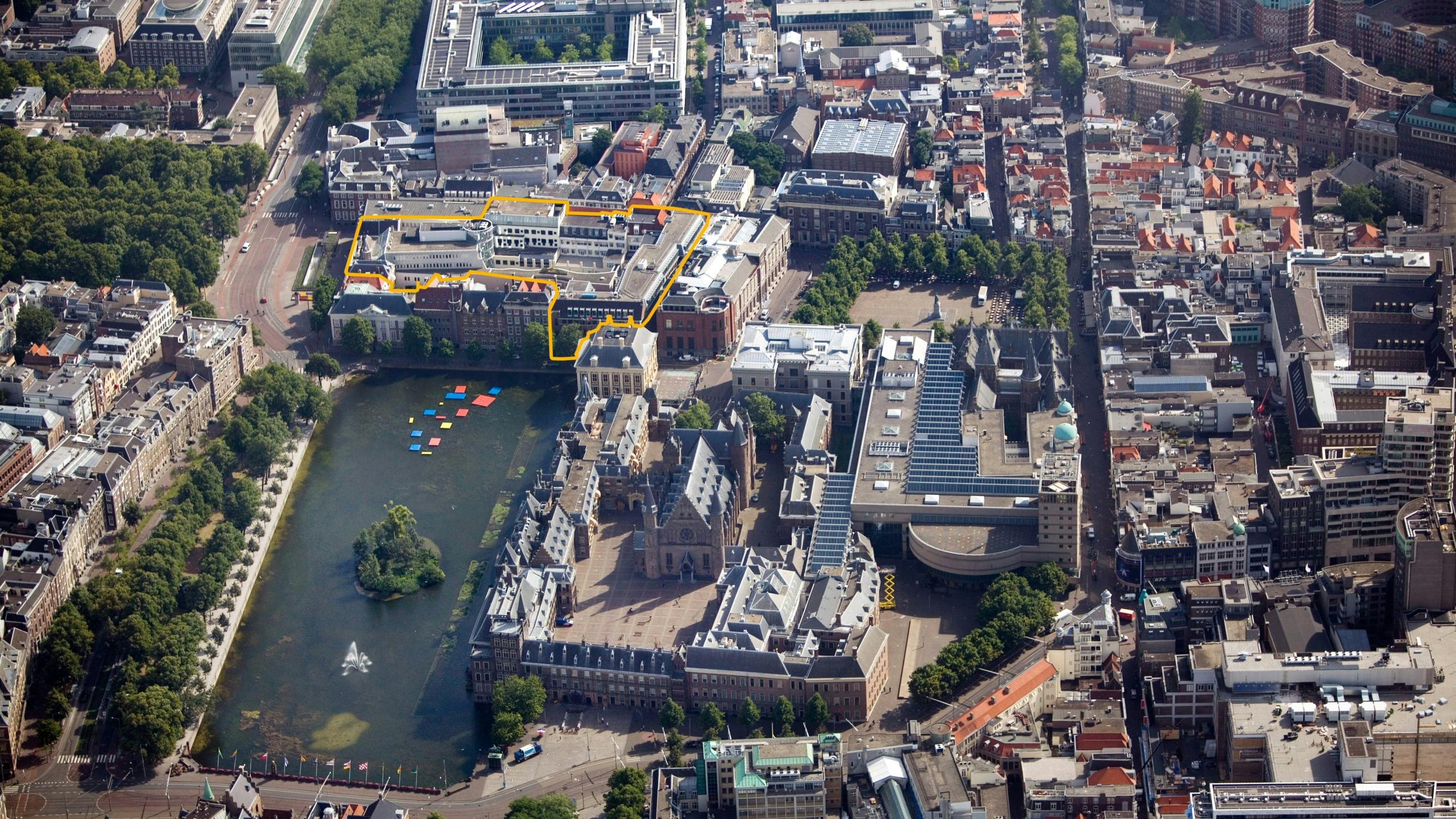 In 2024 kocht het Rijksvastgoedbedrijf het Staalcomplex, een monumentaal kantorencomplex van 25.000 m2 vlak bij de Haagse Hofvijver. Foto: RVB / Gerhard van Roon
