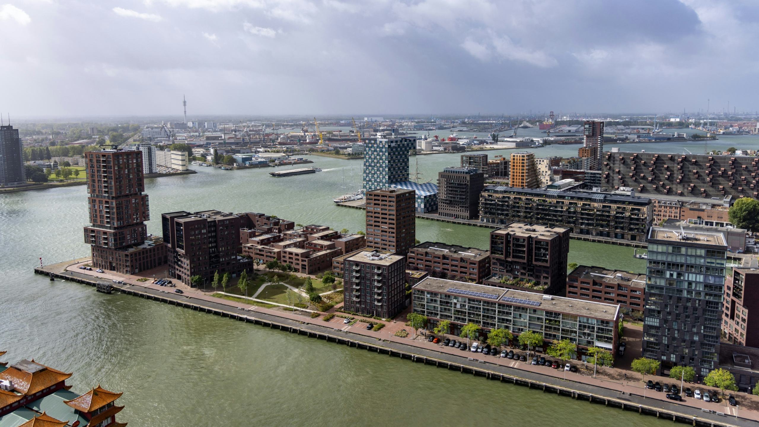 'In Rotterdam heeft de belegger geen slechte naam. Ik speculeer nu een beetje, maar het lijkt wel een cultuurverschil tussen beide steden', aldus woonwethouder Zeegers. Foto: 4kclips / Shutterstock.com