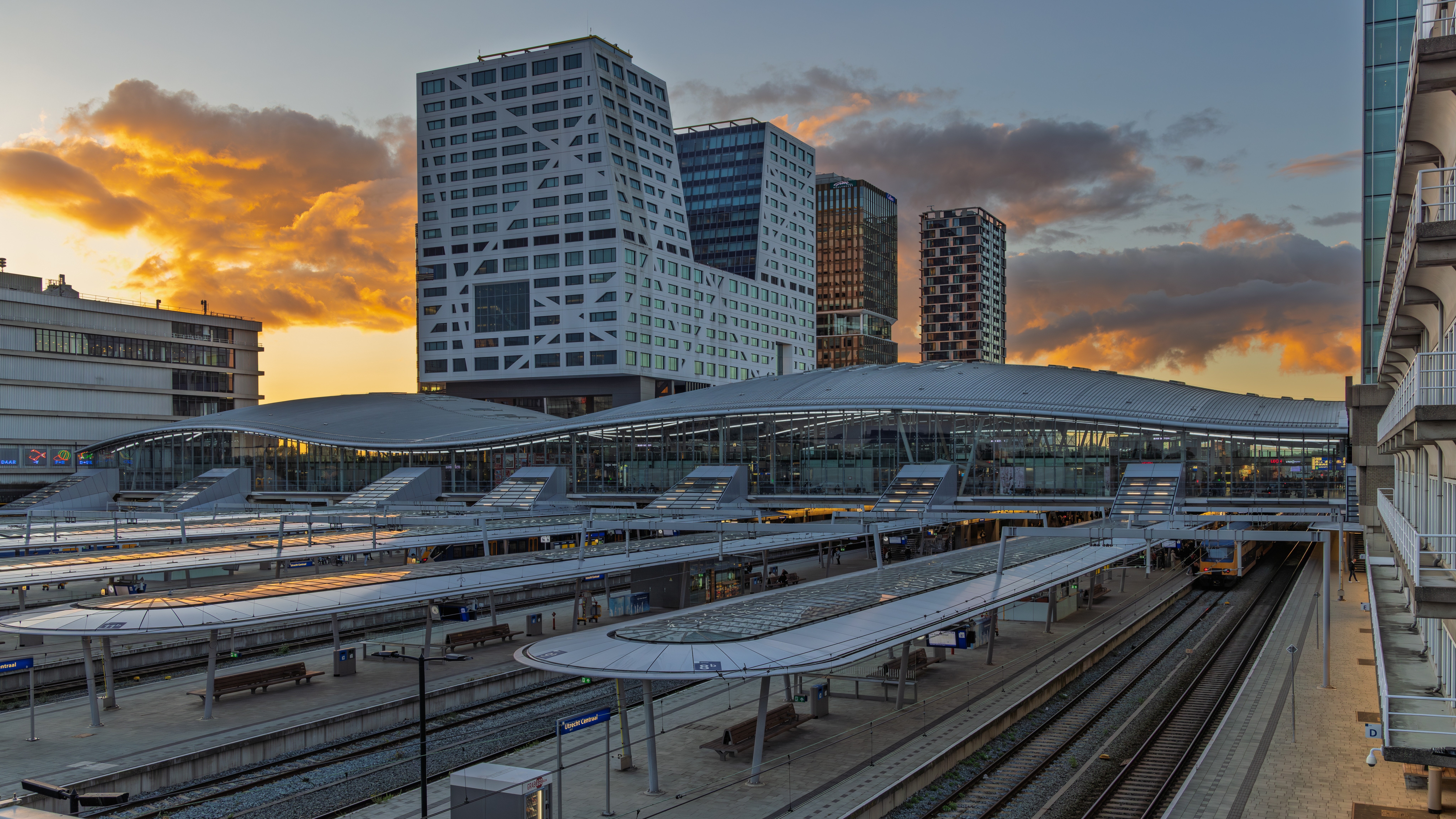 De coronapandemie en het thuiswerken hebben organisaties laten zien dat ze ook met minder kunnen, zegt ING-econoom Mirjam Bani. Foto: PixelBiss / Shutterstock.com
