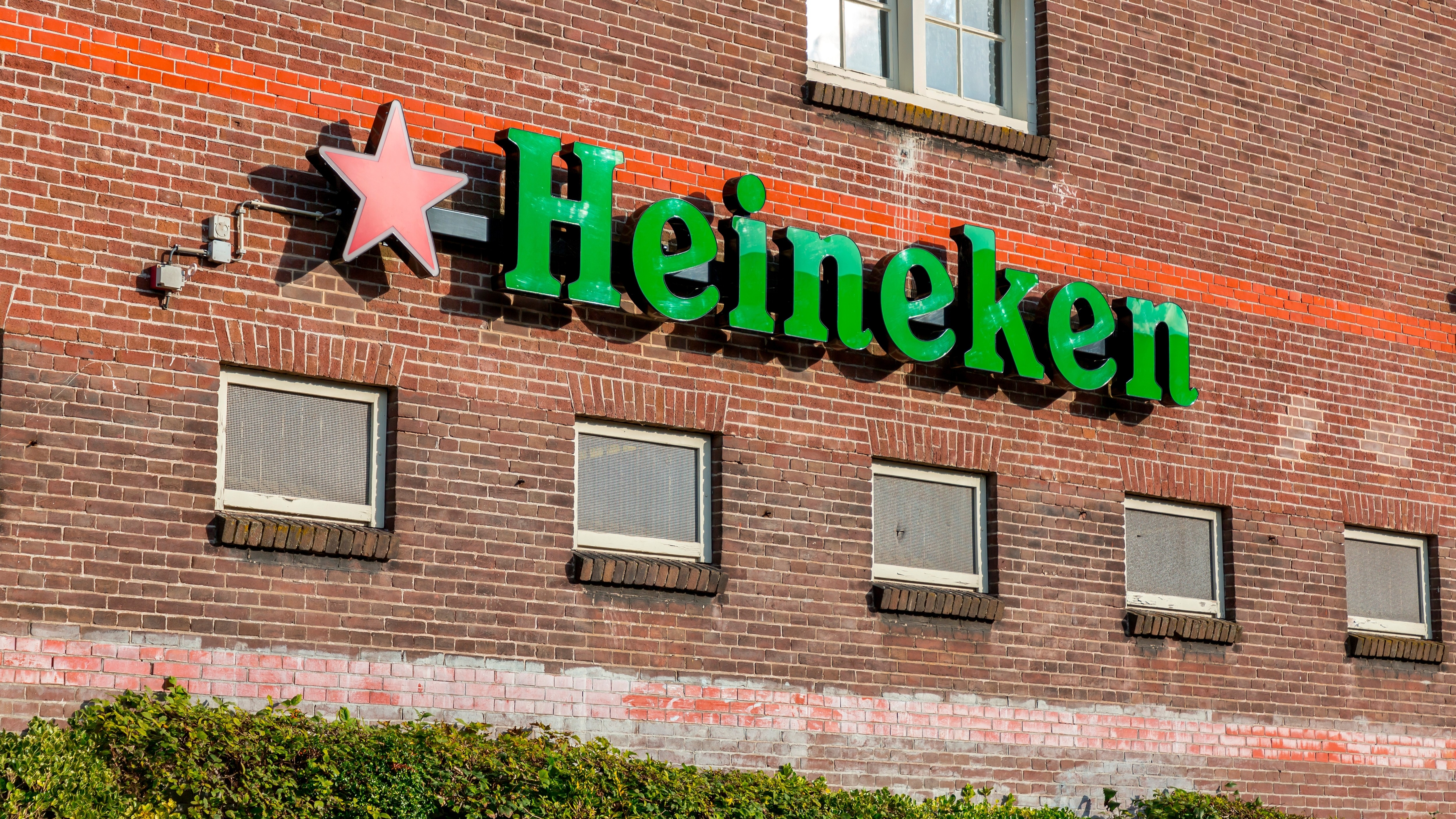 Door de reorganisatie vervallen ook honderden arbeidsplaatsen op het hoofdkantoor in Amsterdam. Foto: ColorMaker / Shutterstock.com