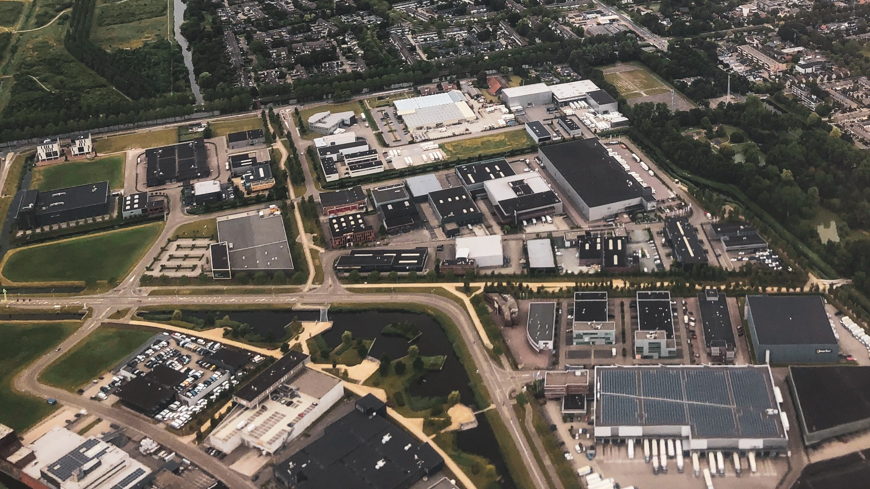 Schiphol Trade Park in Haarlemmermeer werd uitgeroepen tot het duurzaamste logistieke bedrijventerrein ter wereld. Foto: calliephotography / Shutterstock.com