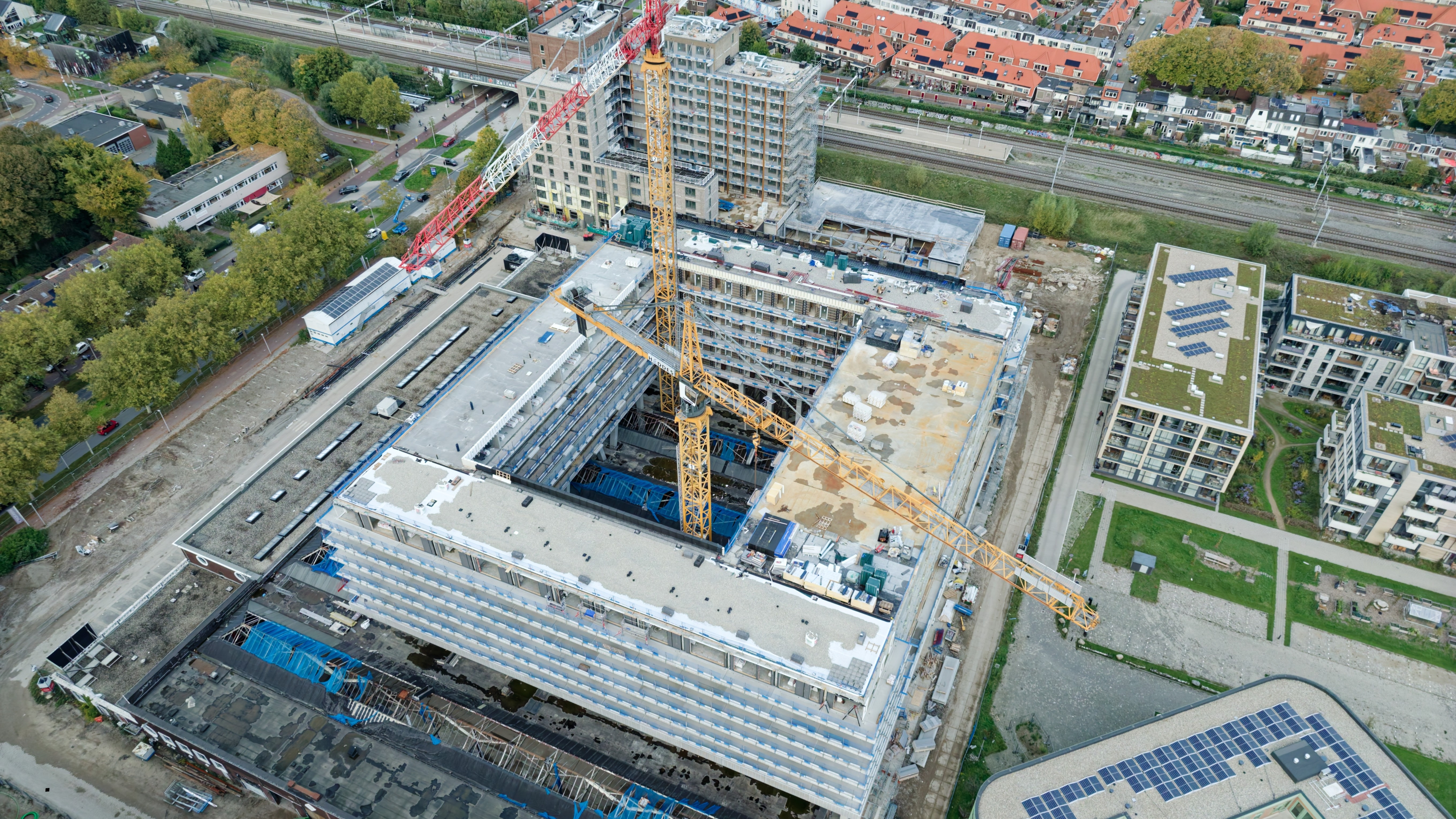 Van het vergroten van het aanbod met 80.000 woningen bovenop de groei van het aantal huishoudens mag een 1 tot 2 procent lagere woningprijs worden verwacht, zegt DNB. Foto: Martijn Klungel / Shutterstock 