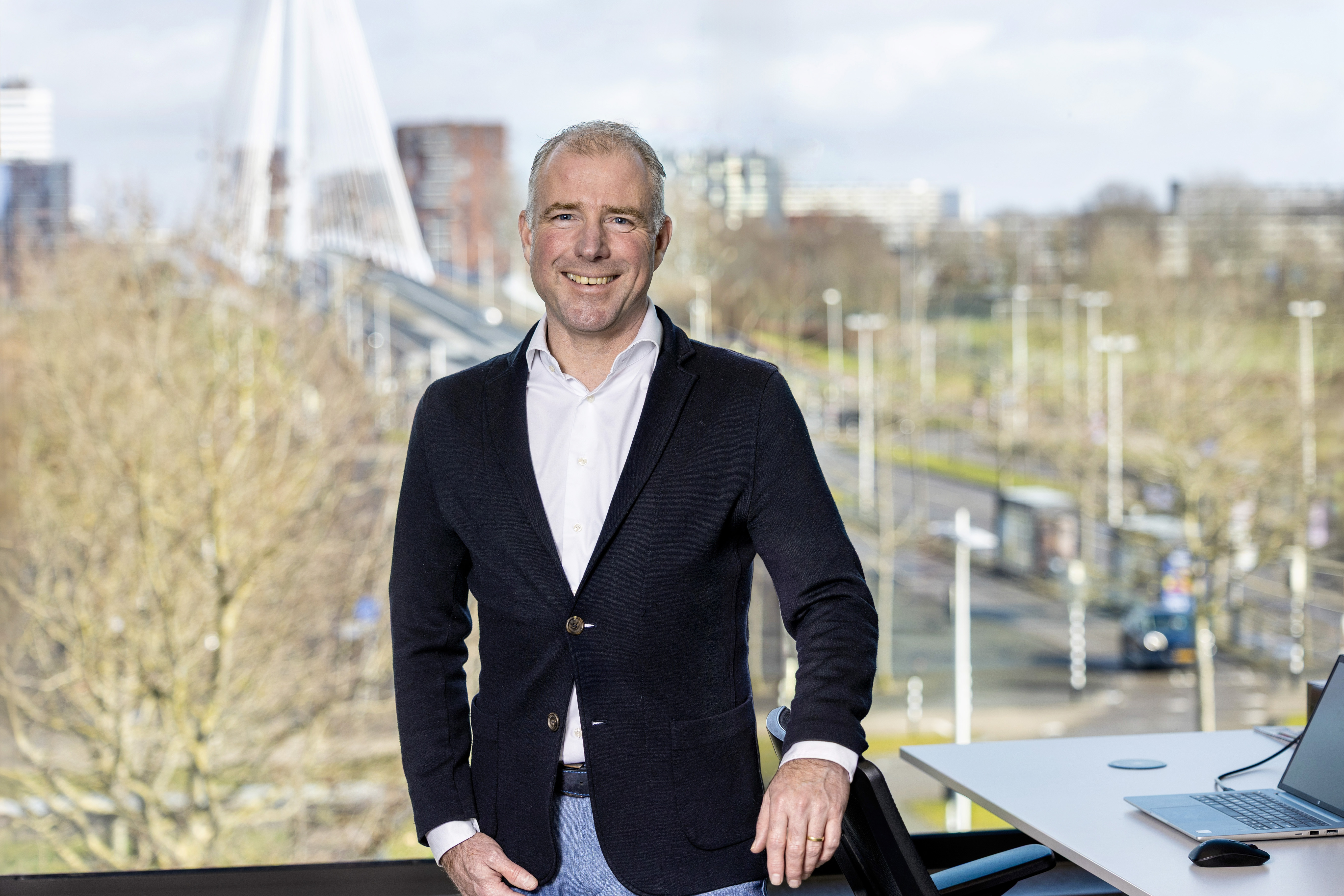 Niels Euverman (51), binnen het bestuur van NVM Business verantwoordelijk voor Marketing en Communicatie en het penningmeesterschap en directeur/eigenaar van Euverman Bedrijfsmakelaars & Vastgoedbeheerders en Euverman & Nuyts. 