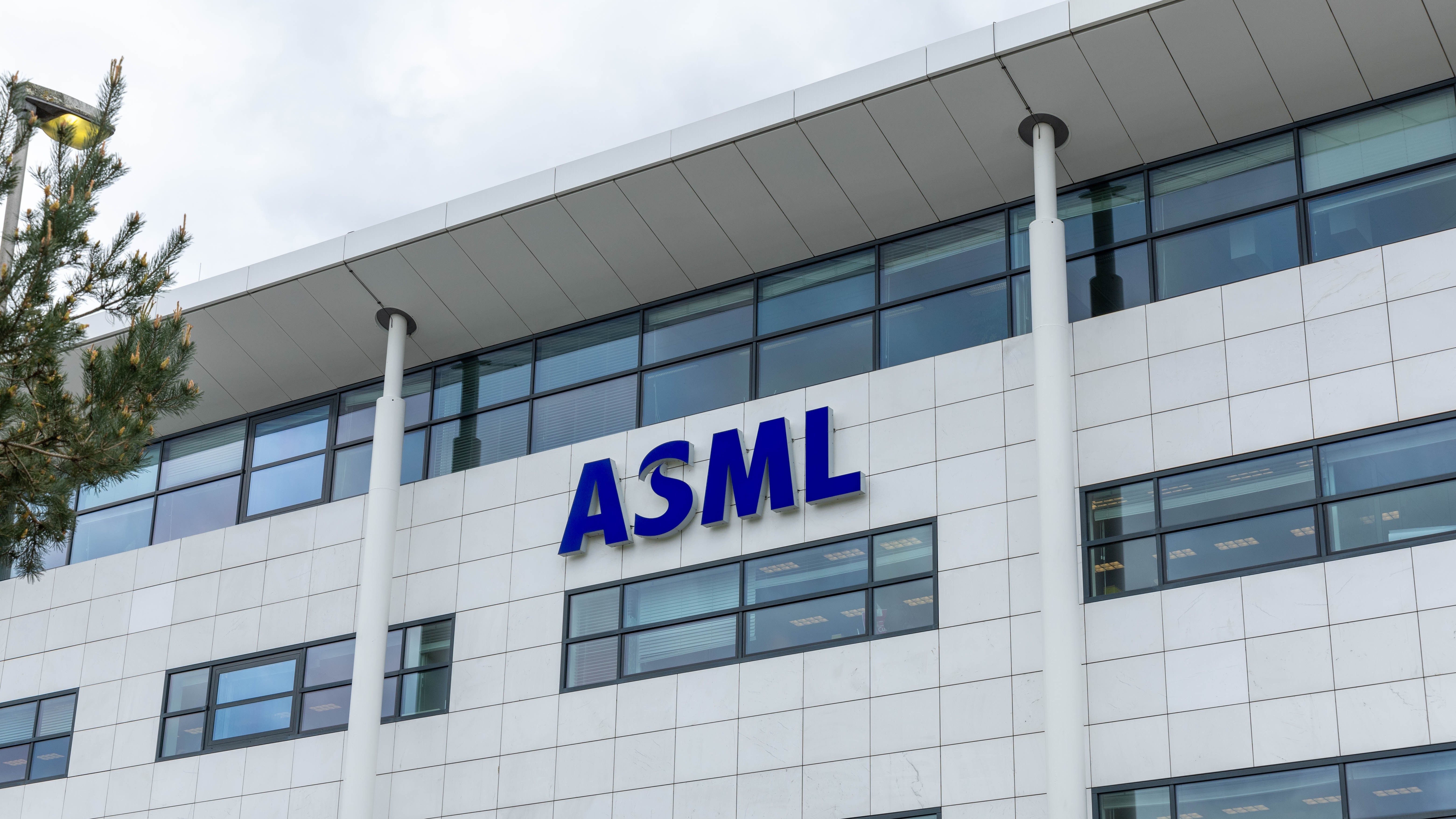 Eerder uitte de Eindhovense raad zorgen over de bereikbaarheid van de regio en de vraag of er wel voldoende woningen zouden zijn bij de komst van een nieuwe campus. Foto: PixelBiss / Shutterstock.com