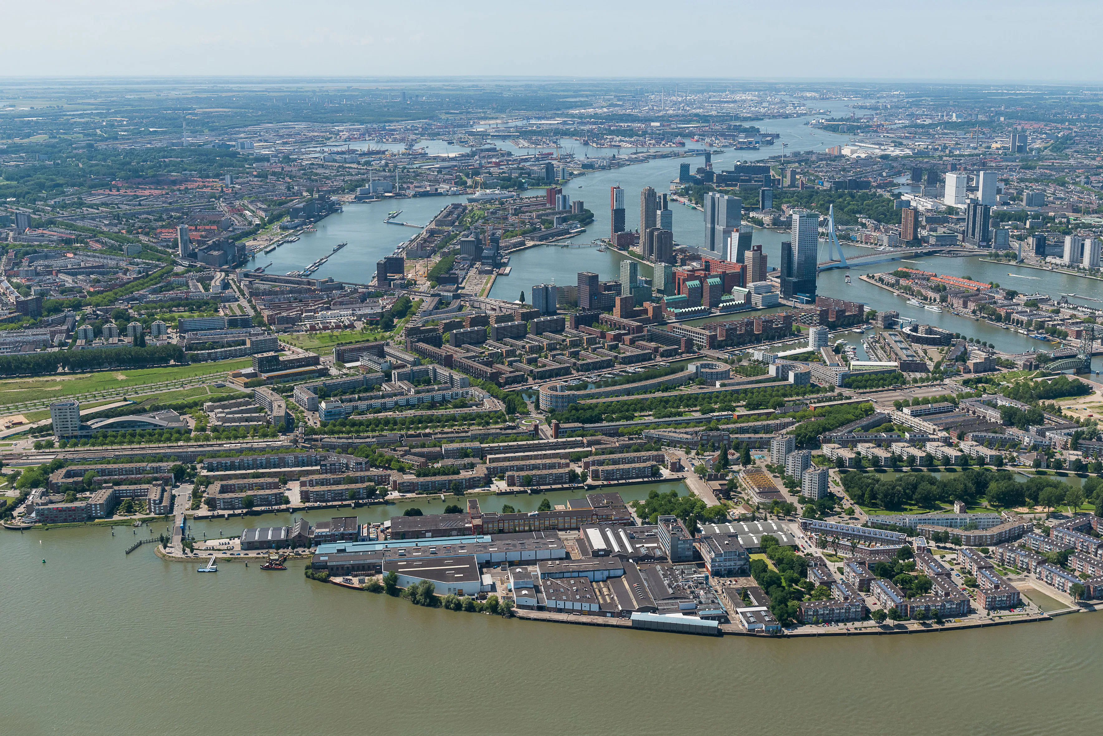 Het Hunter Douglas-terrein op het ‘eiland van Feijenoord’ in Rotterdam-Zuid.