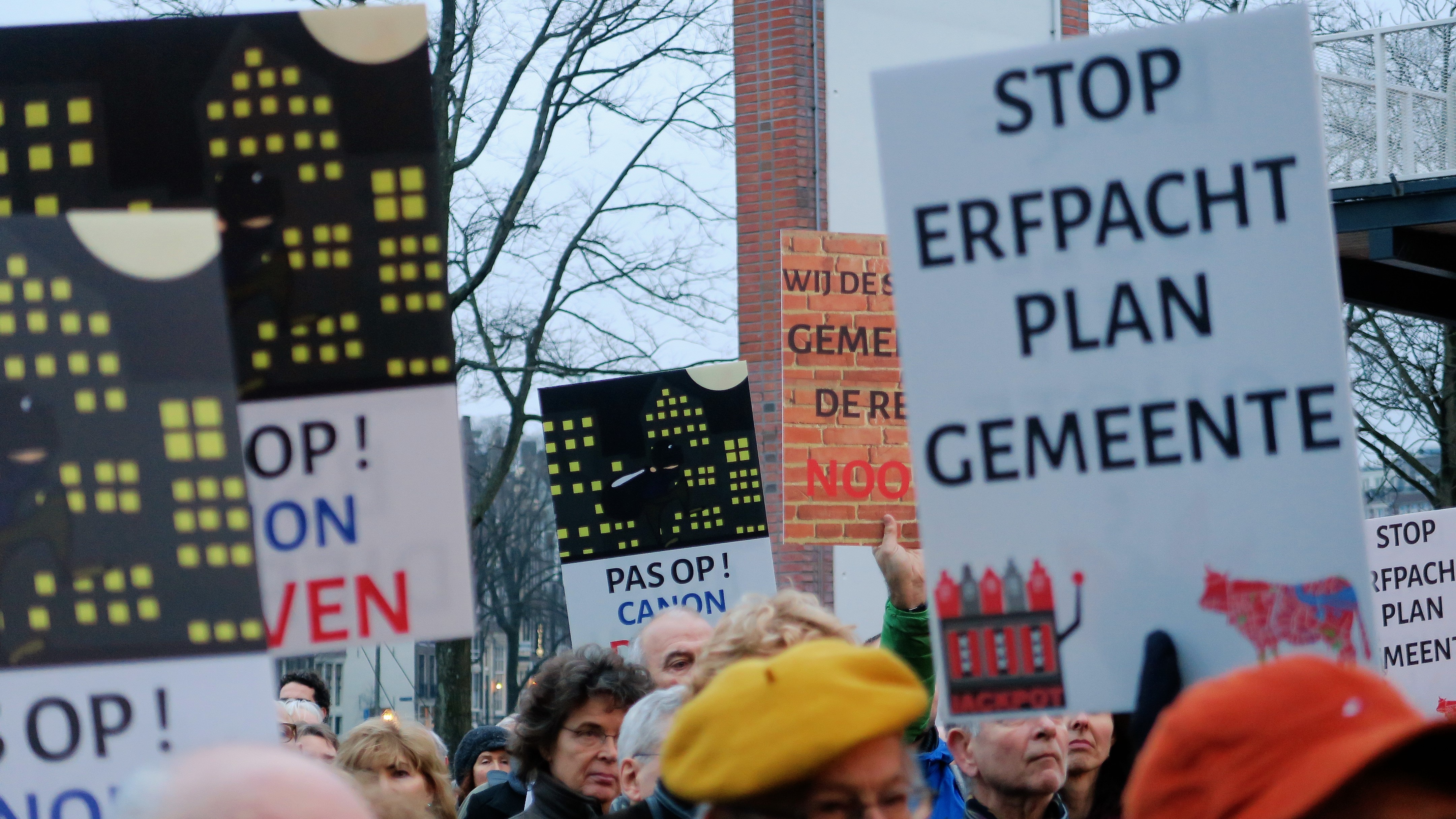 In verschillende steden zijn erfpachtoproeren uitgebroken doordat erfpachten moeten worden herzien. Daardoor stijgt de jaarlijkse erfpachtcanon van vaak enkele tientjes naar vele duizenden euro’s. Foto: Peter van Gool