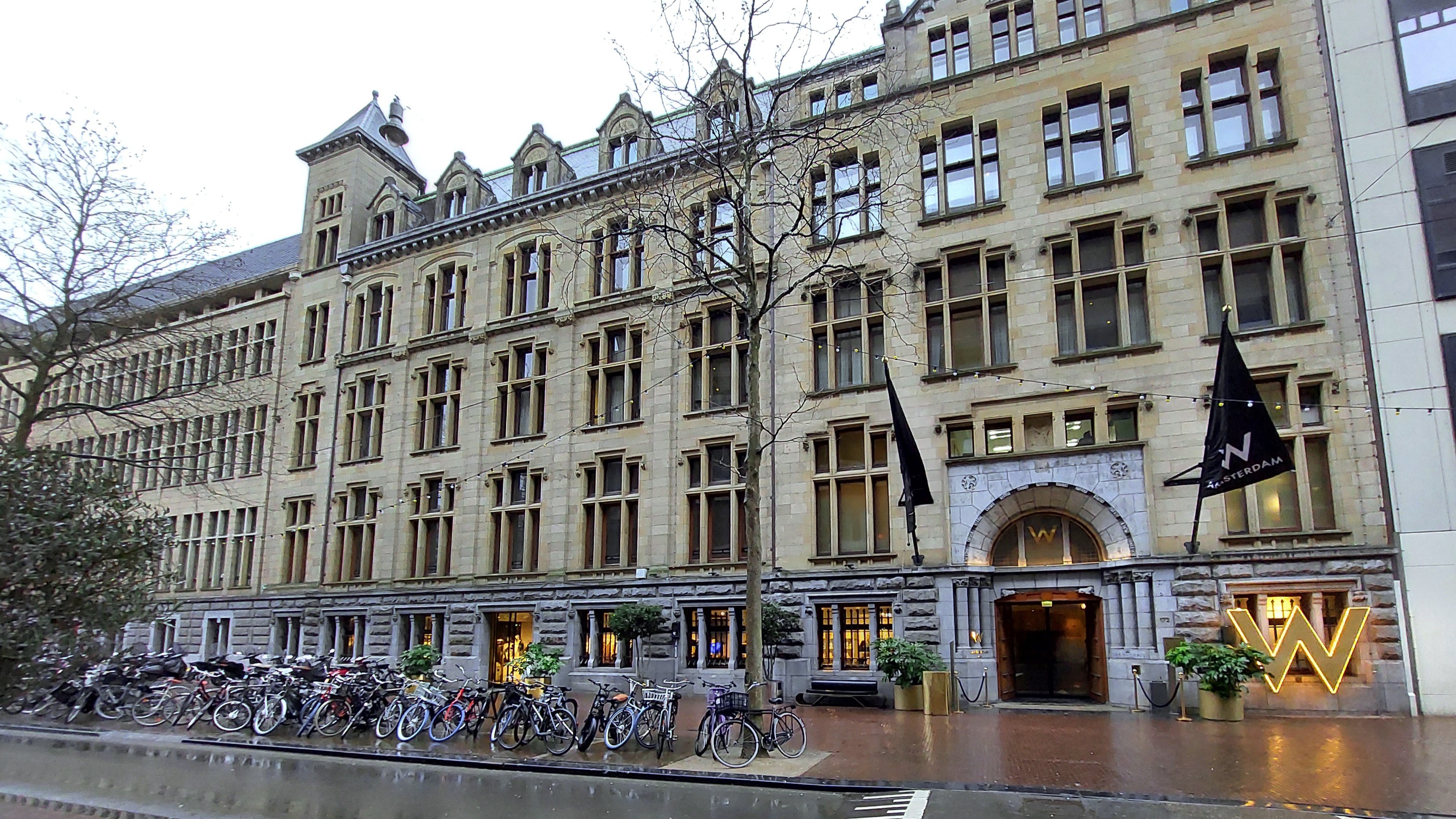 Het W Hotel in de Amsterdamse Spuistraat. Foto: Paul van Riel /  ANP