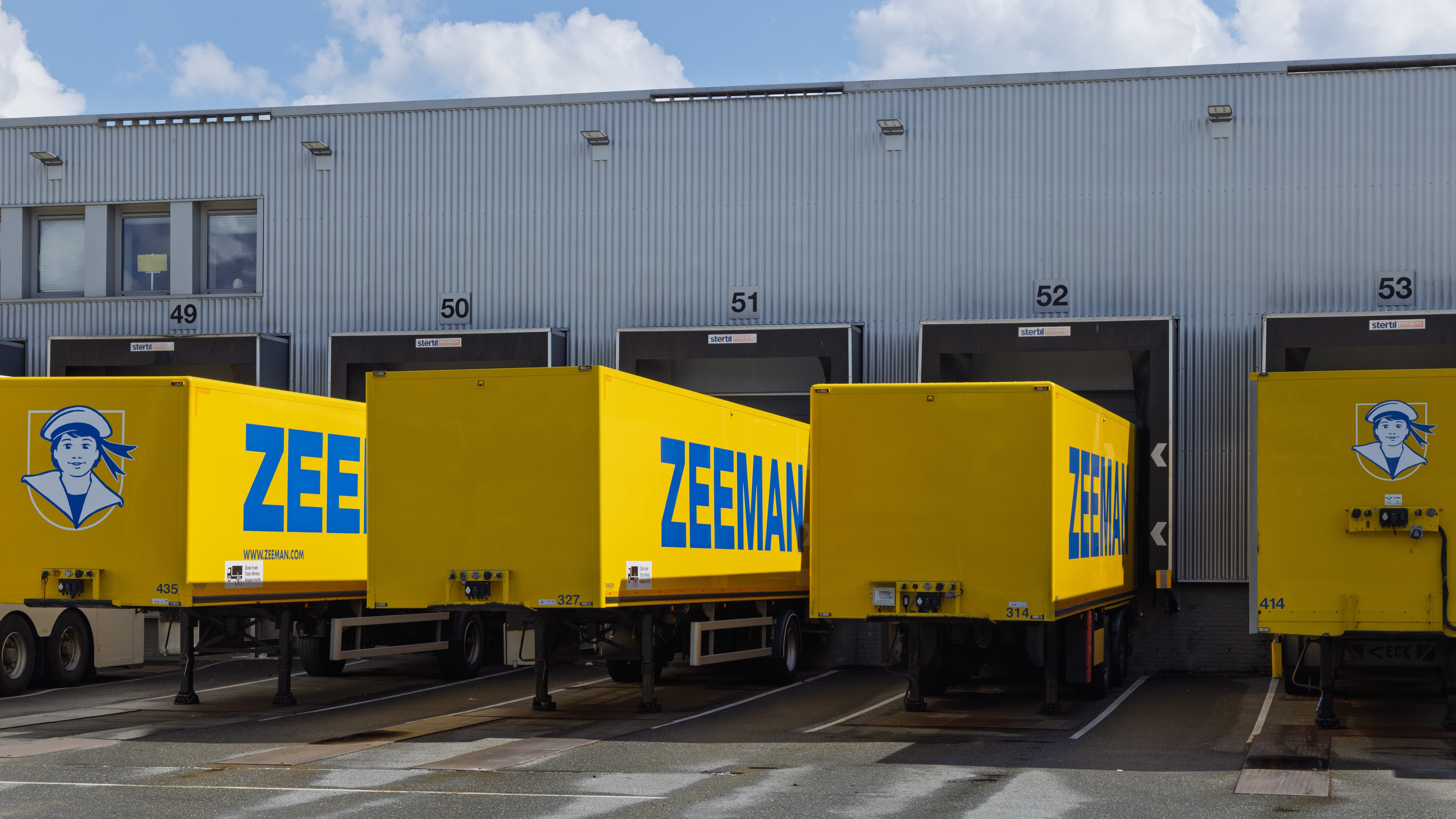 Zeeman kampte onder andere met problemen bij het distributiecentrum in Alphen aan den Rijn. Foto: PixelBiss / Shutterstock.com