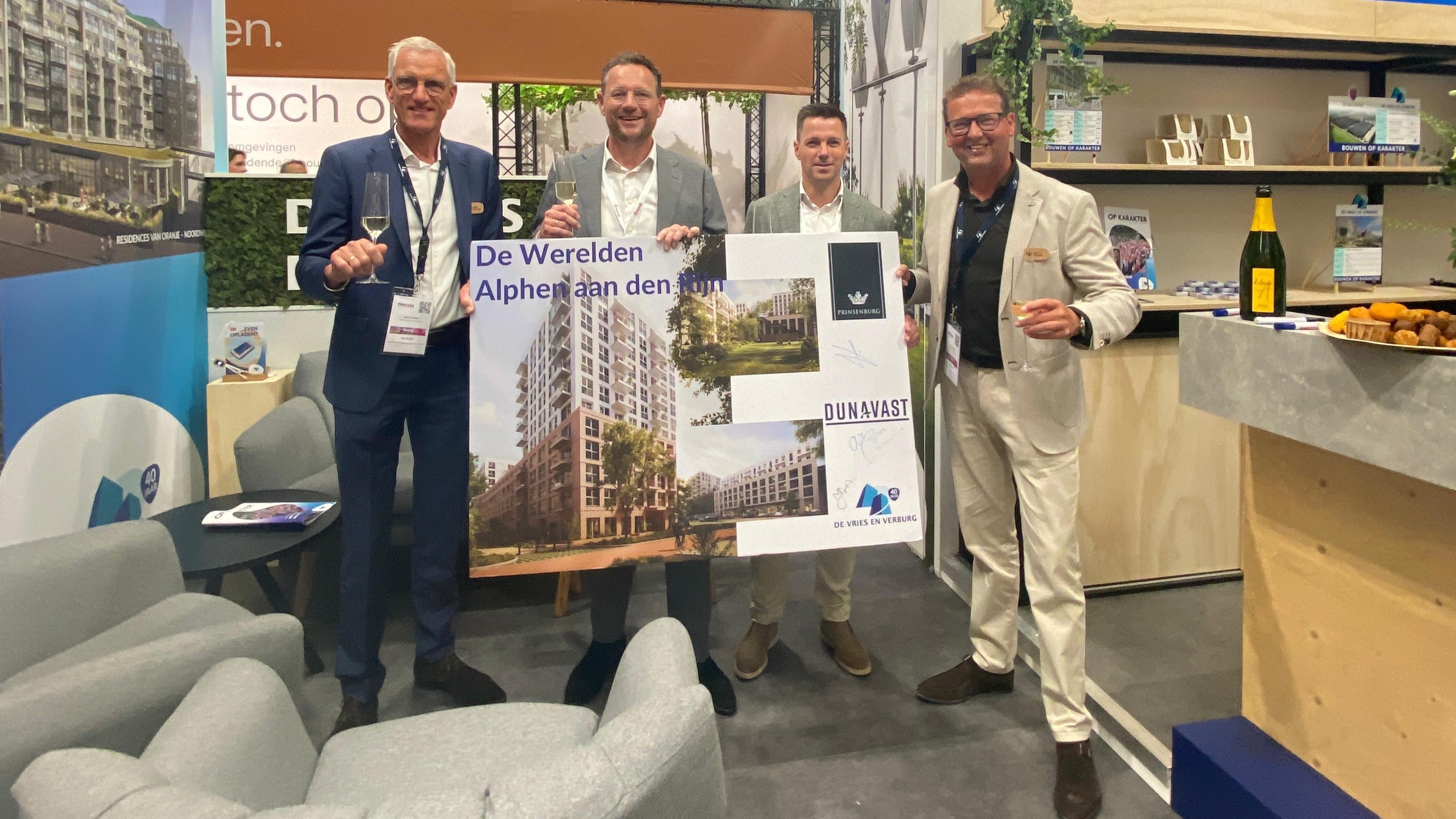 De overeenkomst werd ondertekend door Aart Jan Verdoold (ceo Dunavast), Daniel de Lange (financieel directeur Prinsenburg), Henk Aantjes (algemeen directeur De Vries en Verburg) en Marco Dekker (commercieel directeur De Vries en Verburg).
