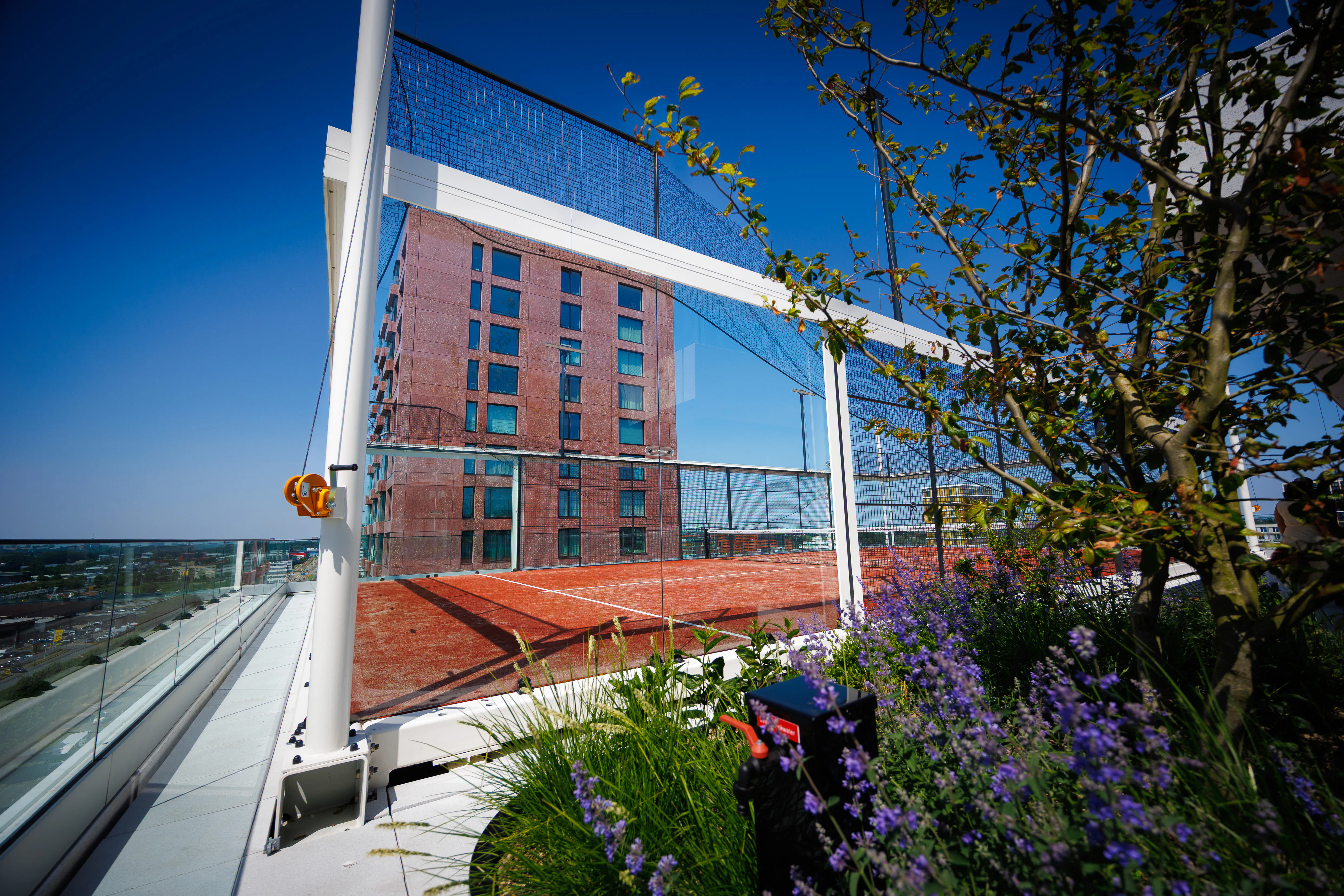 The Bridge richt zich op sociale huur en middensegmenthuur, en is met name geschikt voor mensen die bewust kiezen voor flexibel wonen. Foto: Diederik van der Laan / Dutch Photo Agency.