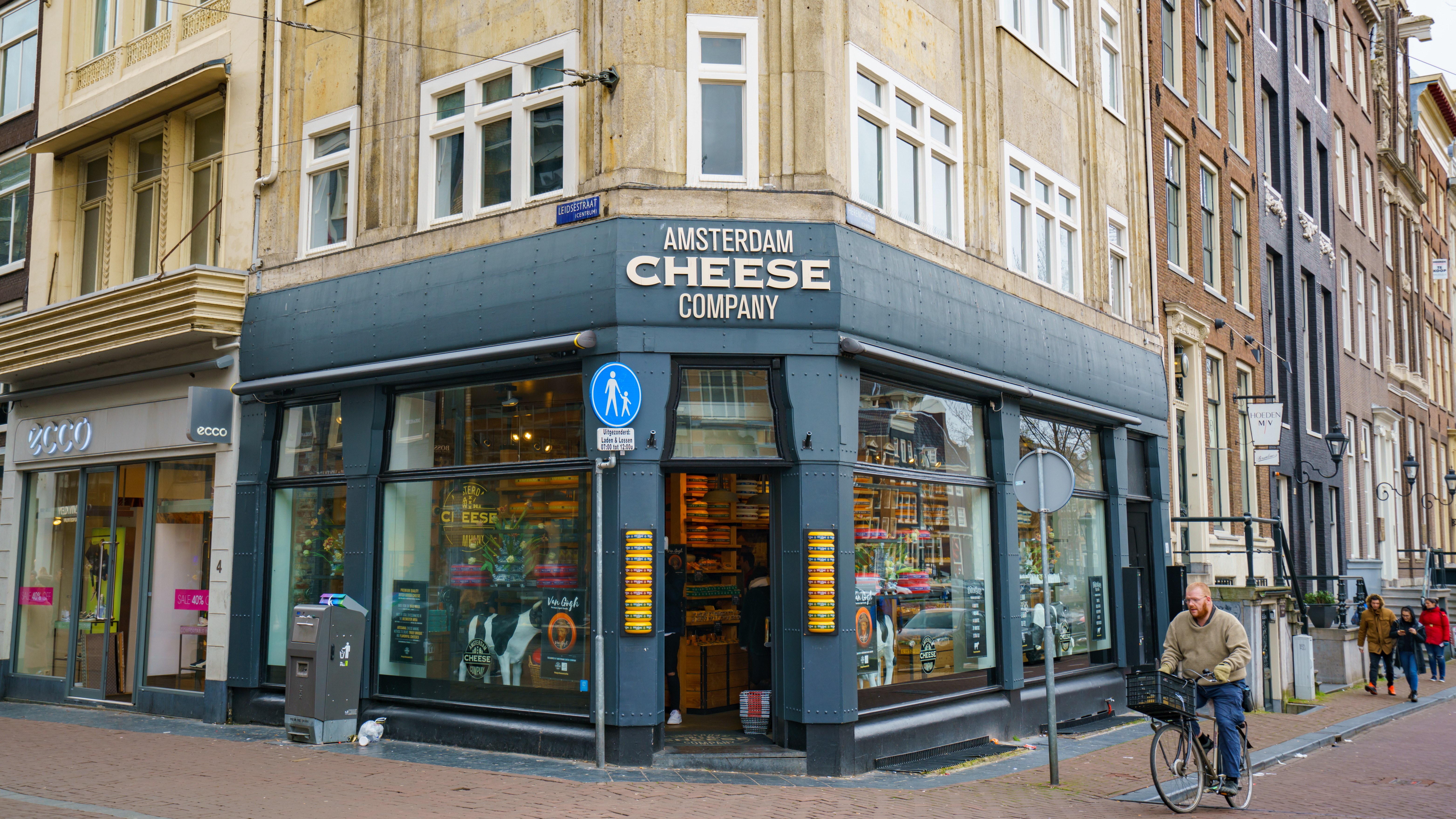 Winkelvastgoedbelegger Vastned bezit onder andere het pand waarin Cheese Company opereert op de Leidsestraat in Amsterdam. Foto: NoyanYalcin / Shutterstock.com