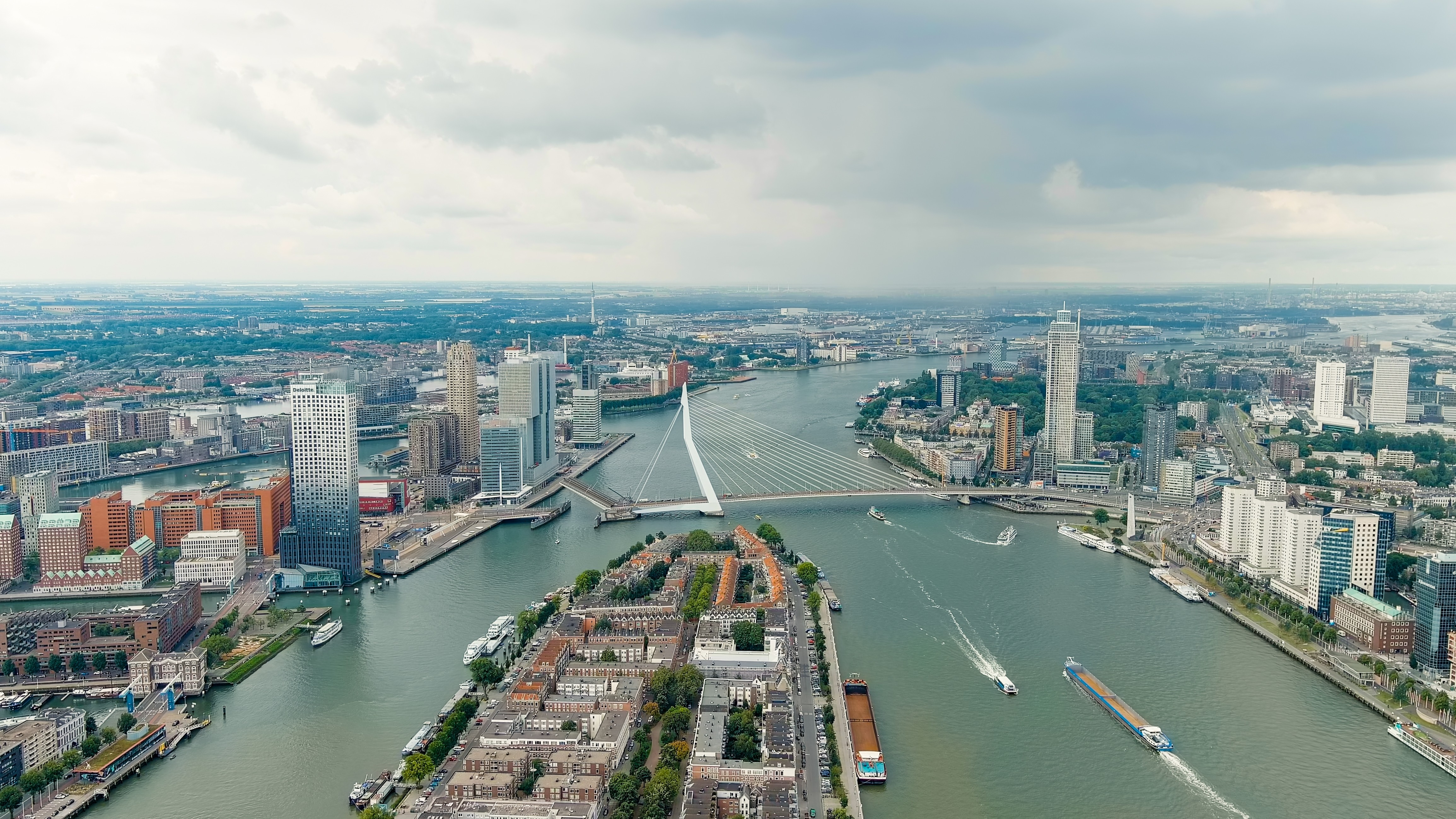 De Rotterdamse kantorenvoorraad is ondanks nieuwe kantoorontwikkelingen sinds begin 2025 nagenoeg gelijk gebleven. Foto: Collection Maykova / Shutterstock.com