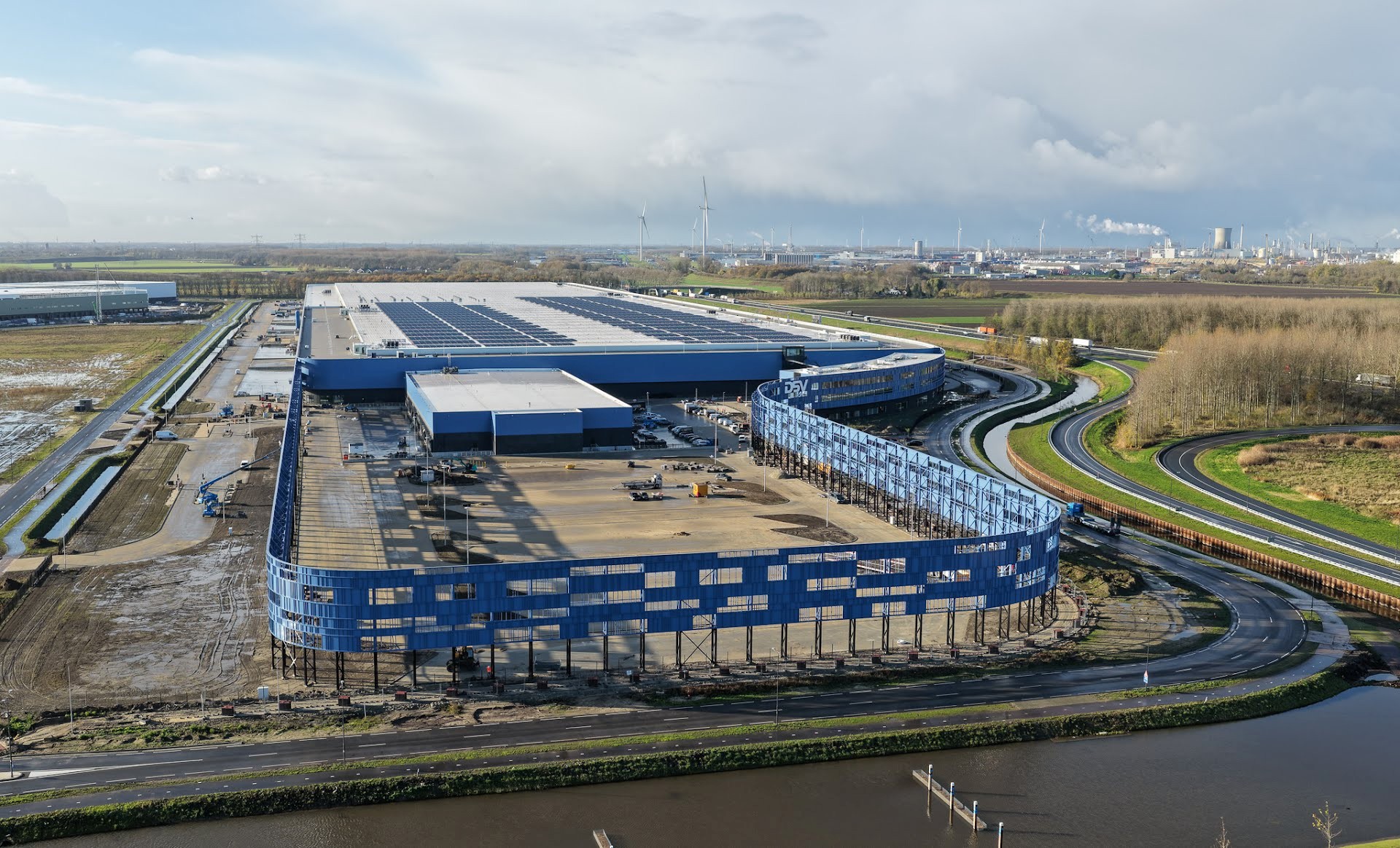Het mega-dc van DSV in Moerdijk werd gerealiseerd door Bouwbedrijf Vrolijk. (Foto: Vrolijk)