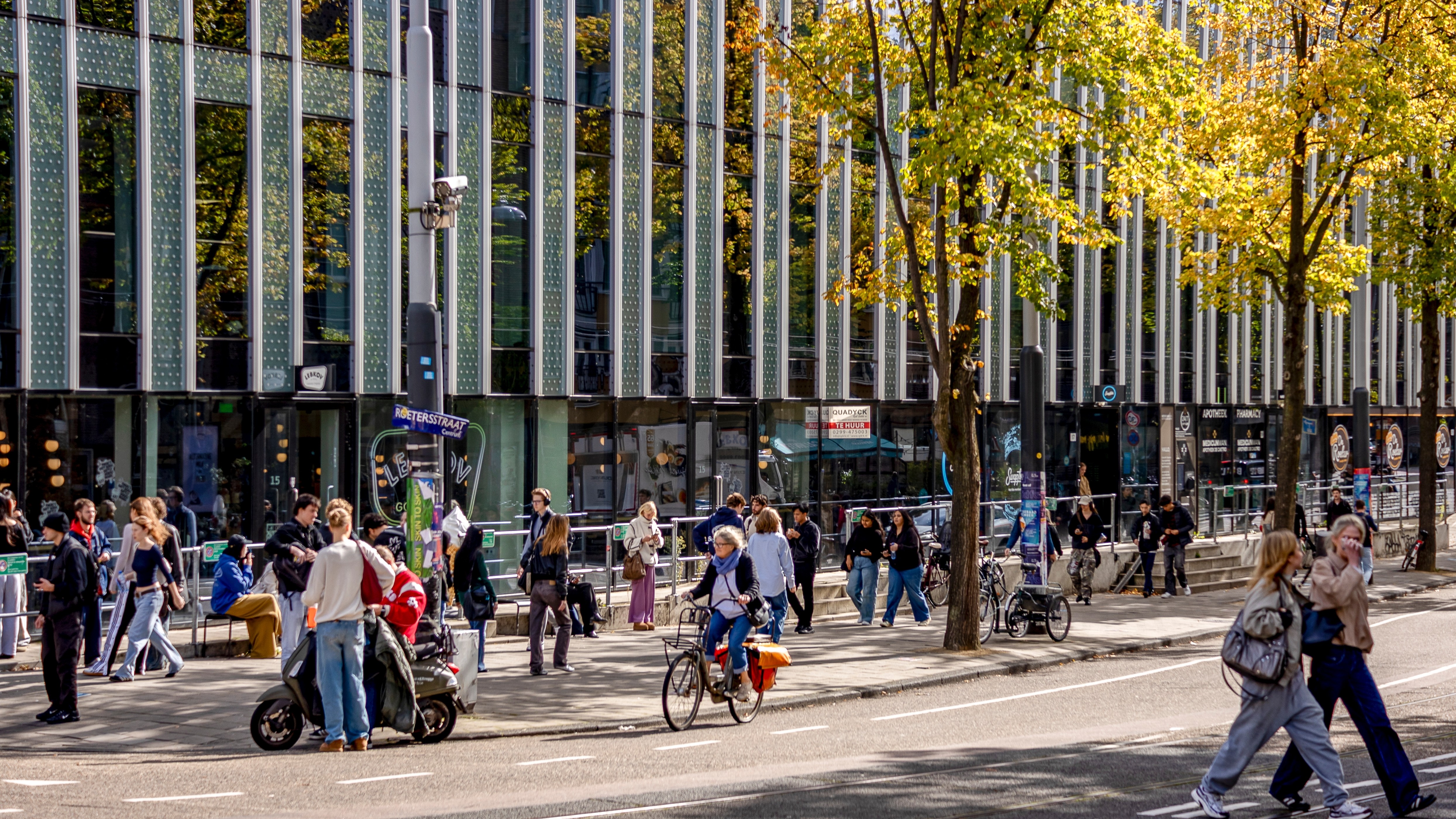 Universiteiten en Hogescholen vrezen dat studenten de dupe worden van de shortstay-beperking. Foto: Maarten Zeehandelaar / Shutterstock.com.